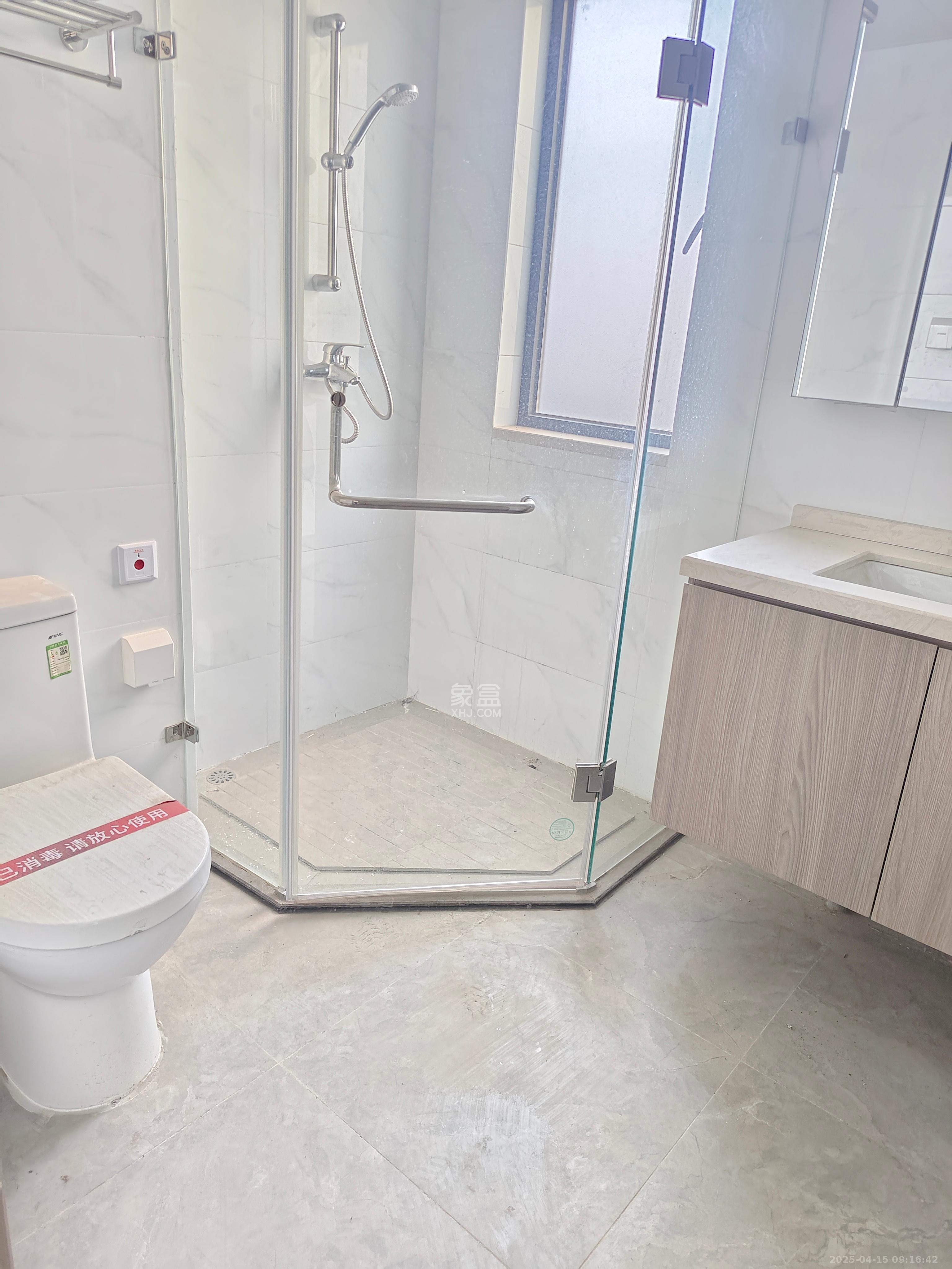 越秀亲爱里 4室2厅2卫 2500.0元/月 越秀亲爱里 4室2厅2卫 2500.0元/月室内图