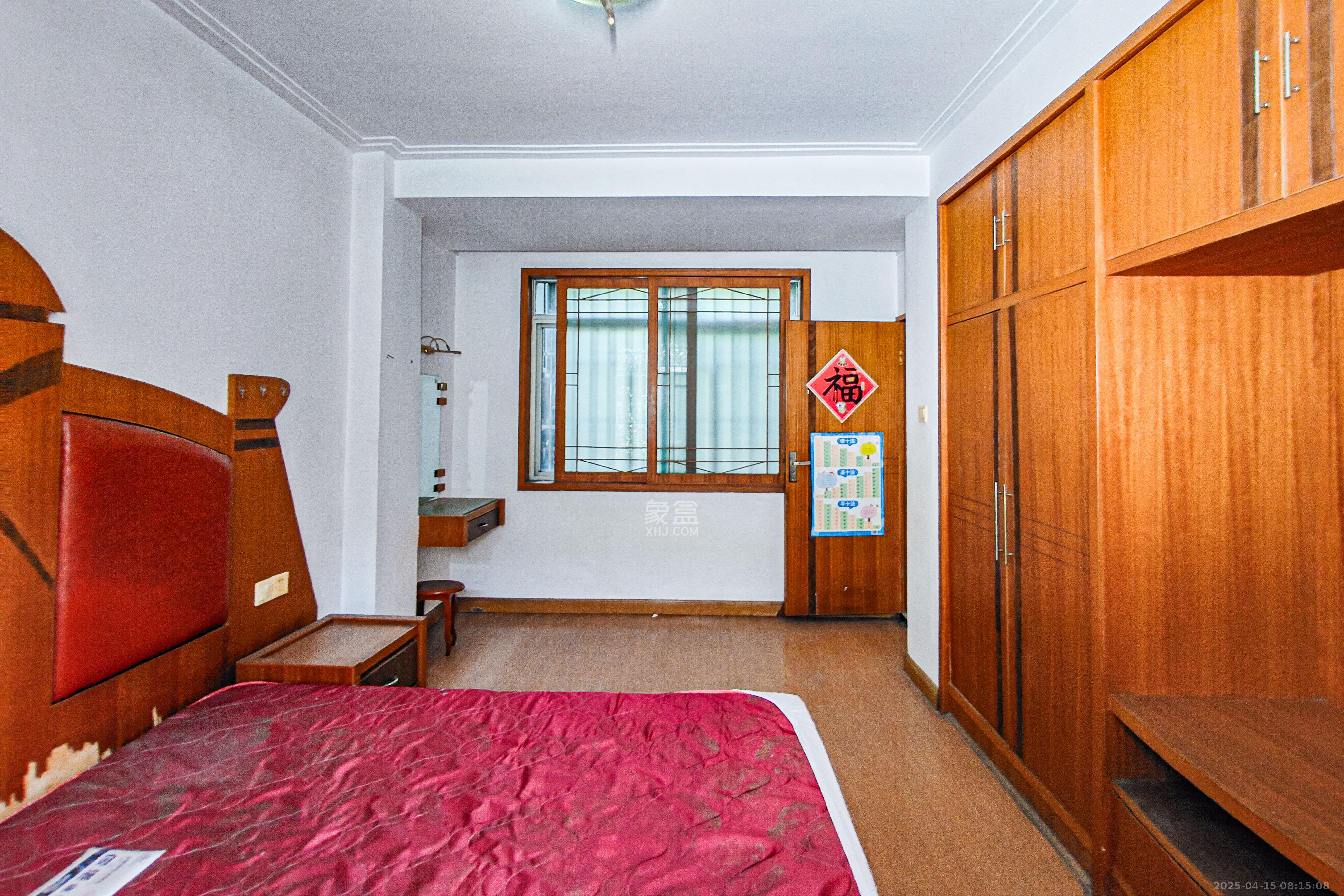 人民东路、人民中路散盘  3室2厅1卫    65.0万 人民东路、人民中路散盘  3室2厅1卫    65.0万卧室