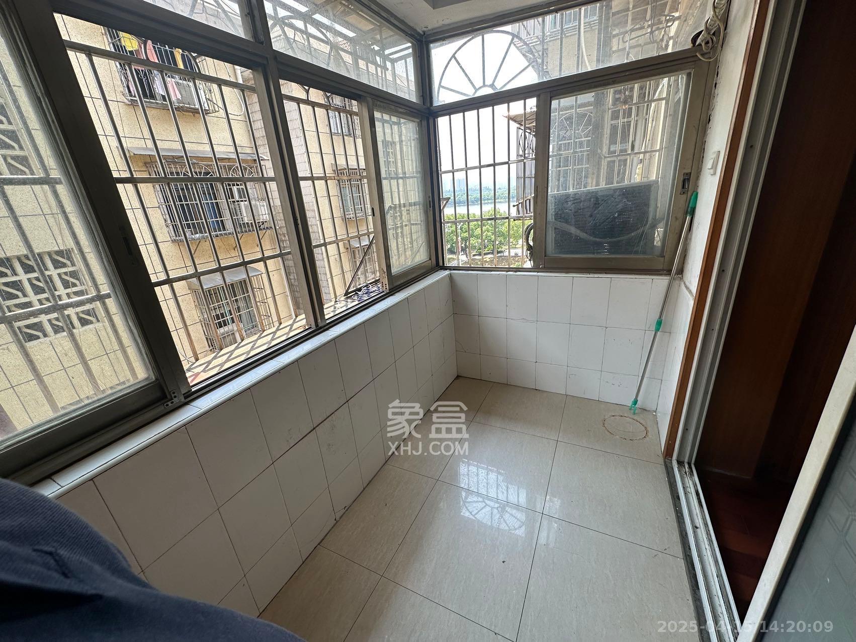 通泰街商居楼 3室2厅1卫 2000.0元/月 通泰街商居楼 3室2厅1卫 2000.0元/月室内图