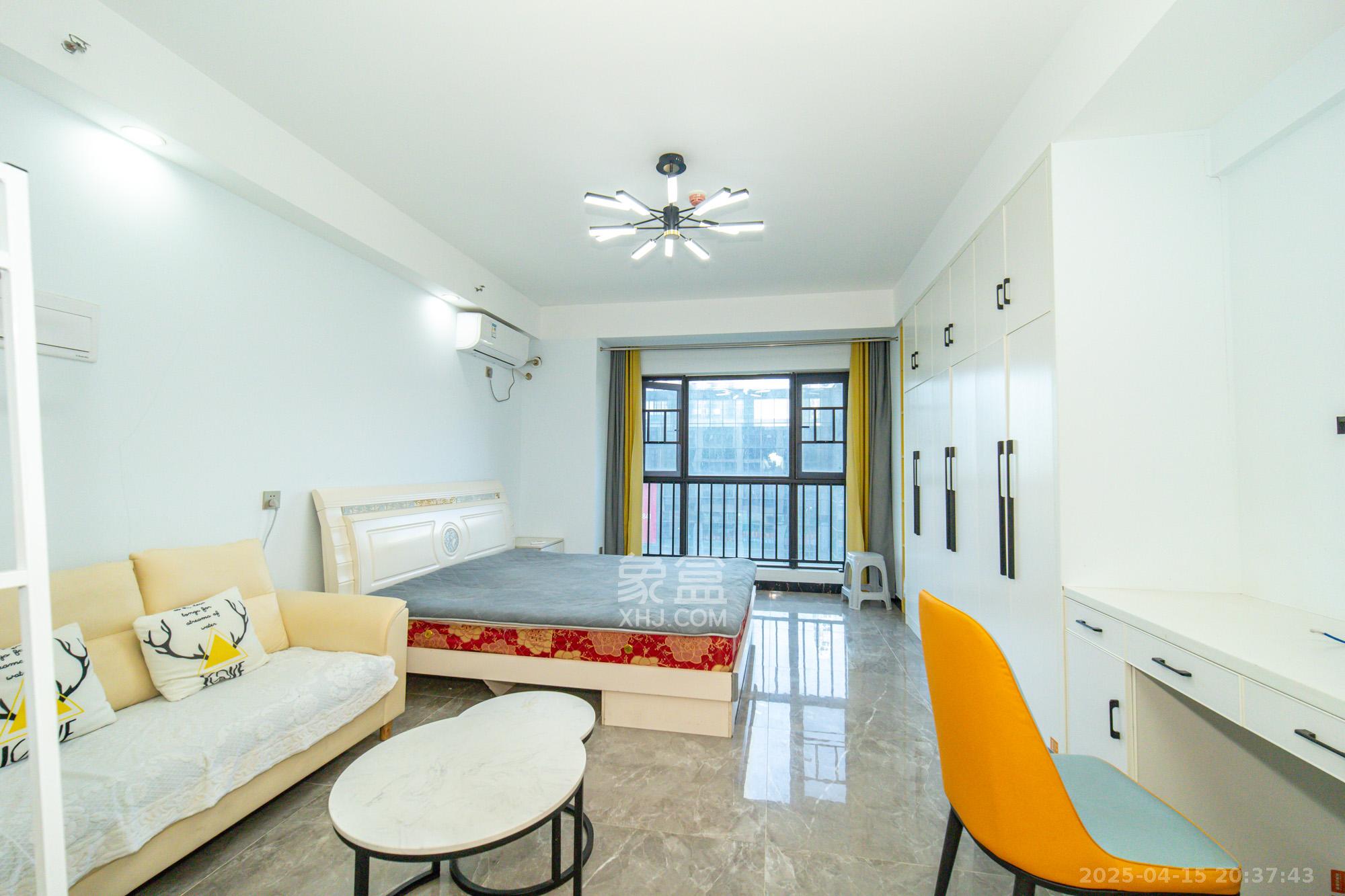 金科时代中心 1室1厅1卫 29.8万 金科时代中心 1室1厅1卫 29.8万客厅