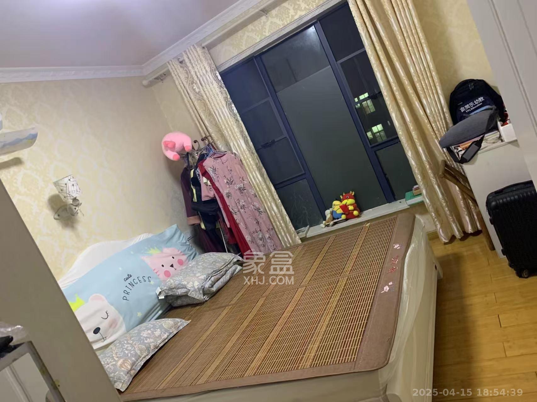 南庭城果  3室2厅1卫    2600.0元/月 南庭城果  3室2厅1卫    2600.0元/月室内图