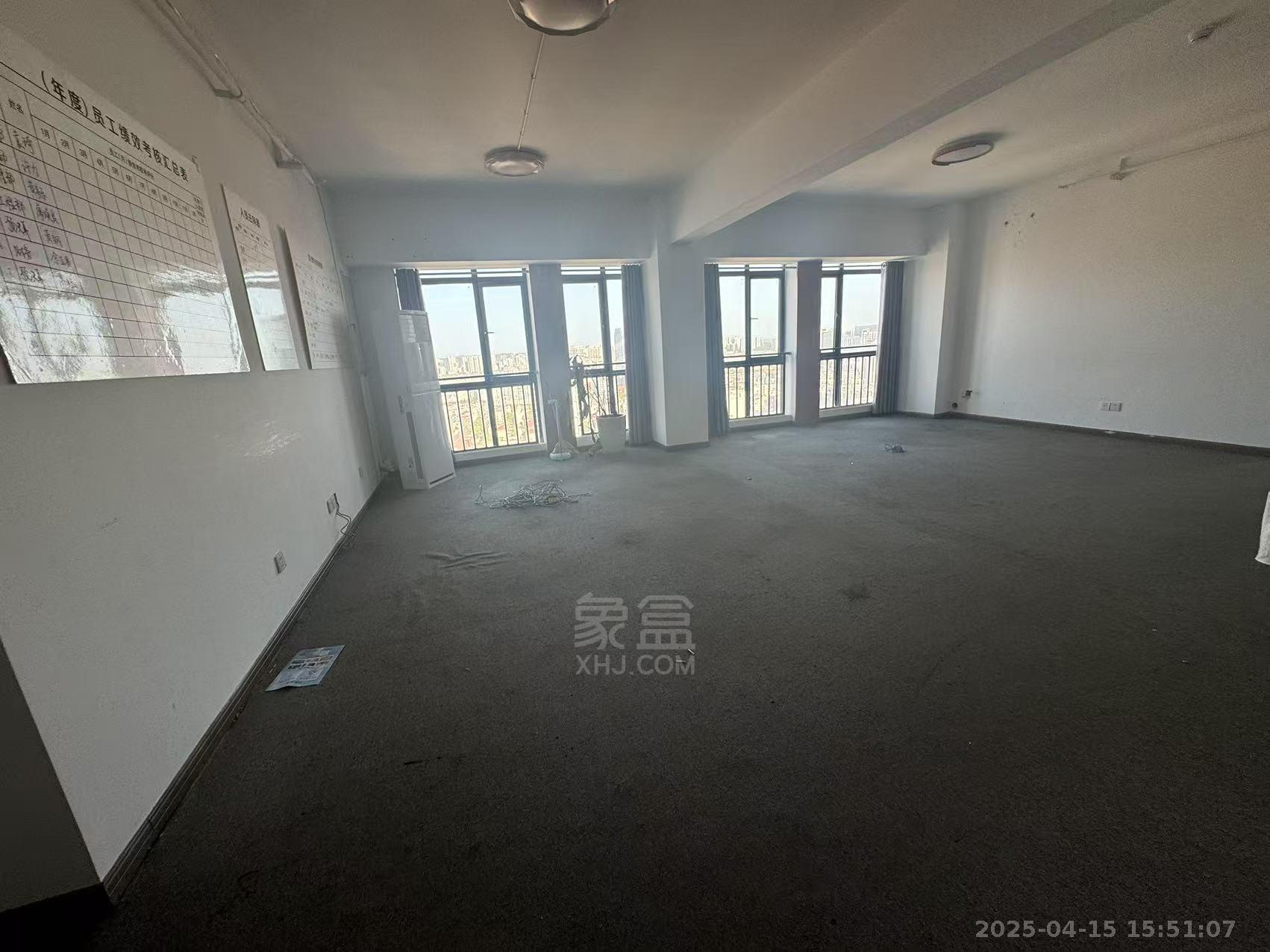 庐山春天 4室2厅2卫 3500.0元/月 庐山春天 4室2厅2卫 3500.0元/月室内图