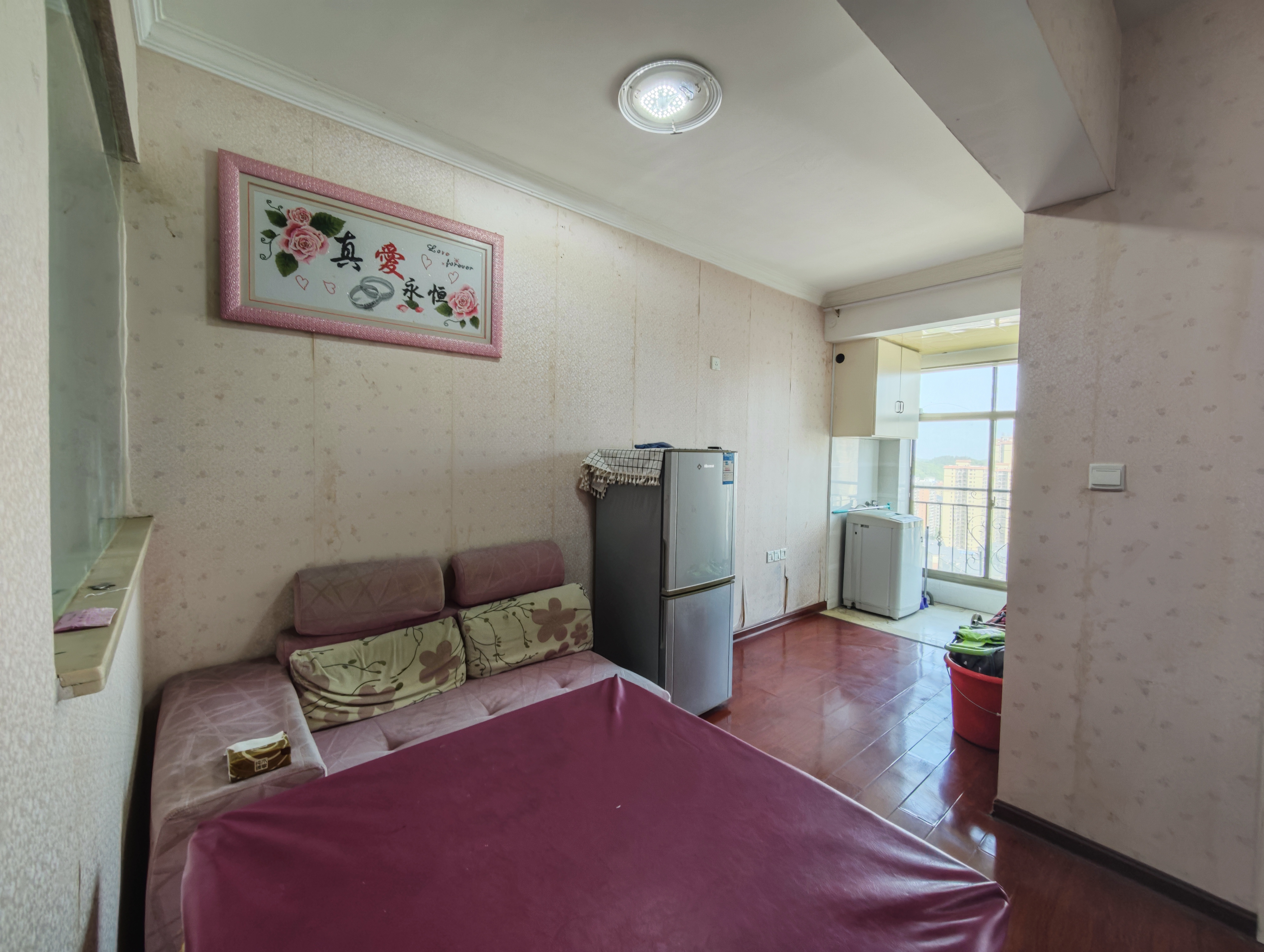 东方豪苑 1室1厅1卫 18.8万 东方豪苑 1室1厅1卫 18.8万客厅