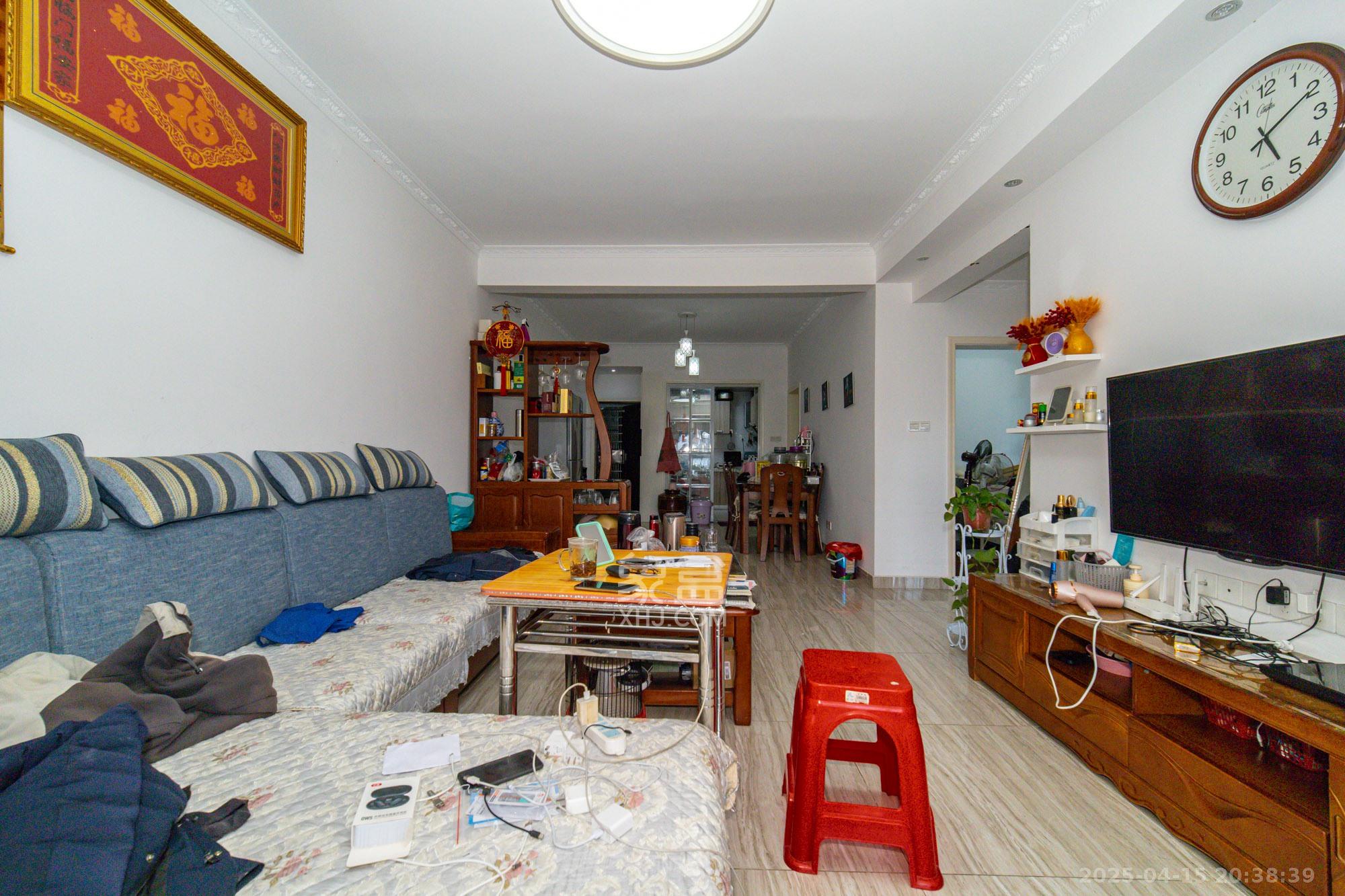 楚天世纪城西苑 3室2厅2卫 80.0万 楚天世纪城西苑 3室2厅2卫 80.0万客厅