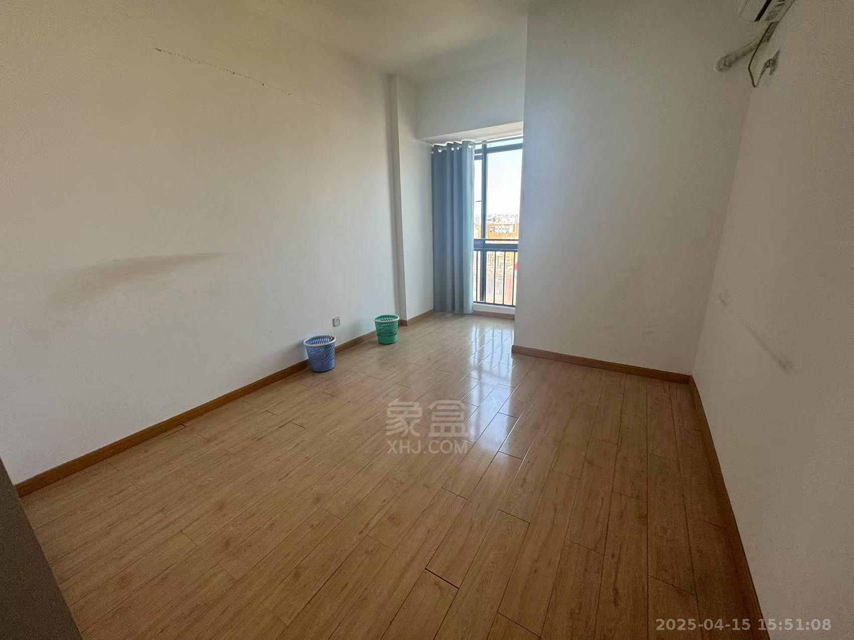 庐山春天 4室2厅2卫 3500.0元/月 庐山春天 4室2厅2卫 3500.0元/月室内图