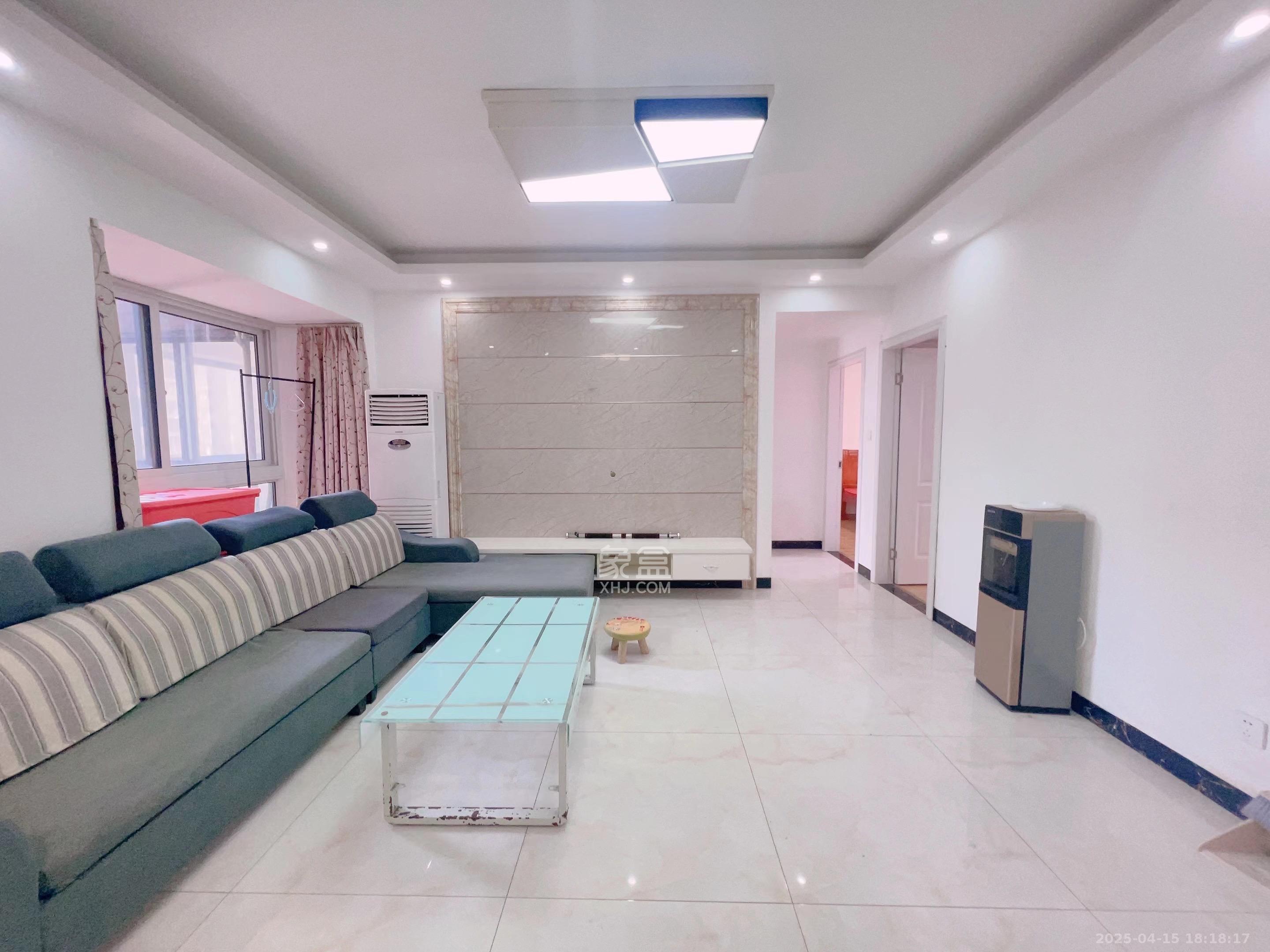 山水湾 3室2厅1卫 1700.0元/月 山水湾 3室2厅1卫 1700.0元/月室内图