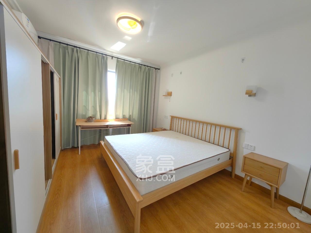 荣盛岳麓峰景  3室2厅1卫    2300.0元/月室内图1