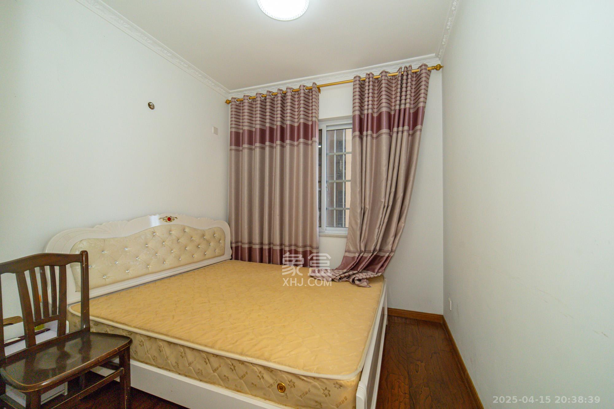 楚天世纪城西苑 3室2厅2卫 80.0万 楚天世纪城西苑 3室2厅2卫 80.0万卧室