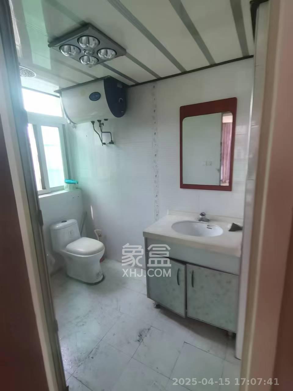 麓谷加州阳光  3室2厅2卫   2800.00元/月室内图