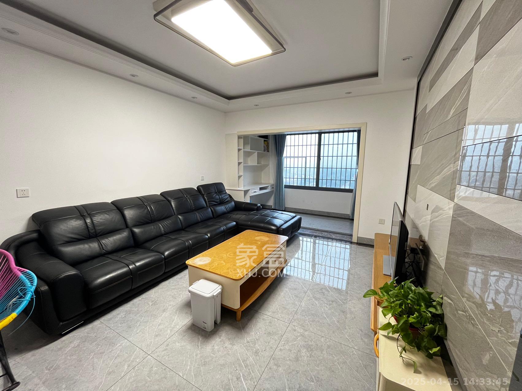 万达华府  3室2厅2卫    1800.0元/月