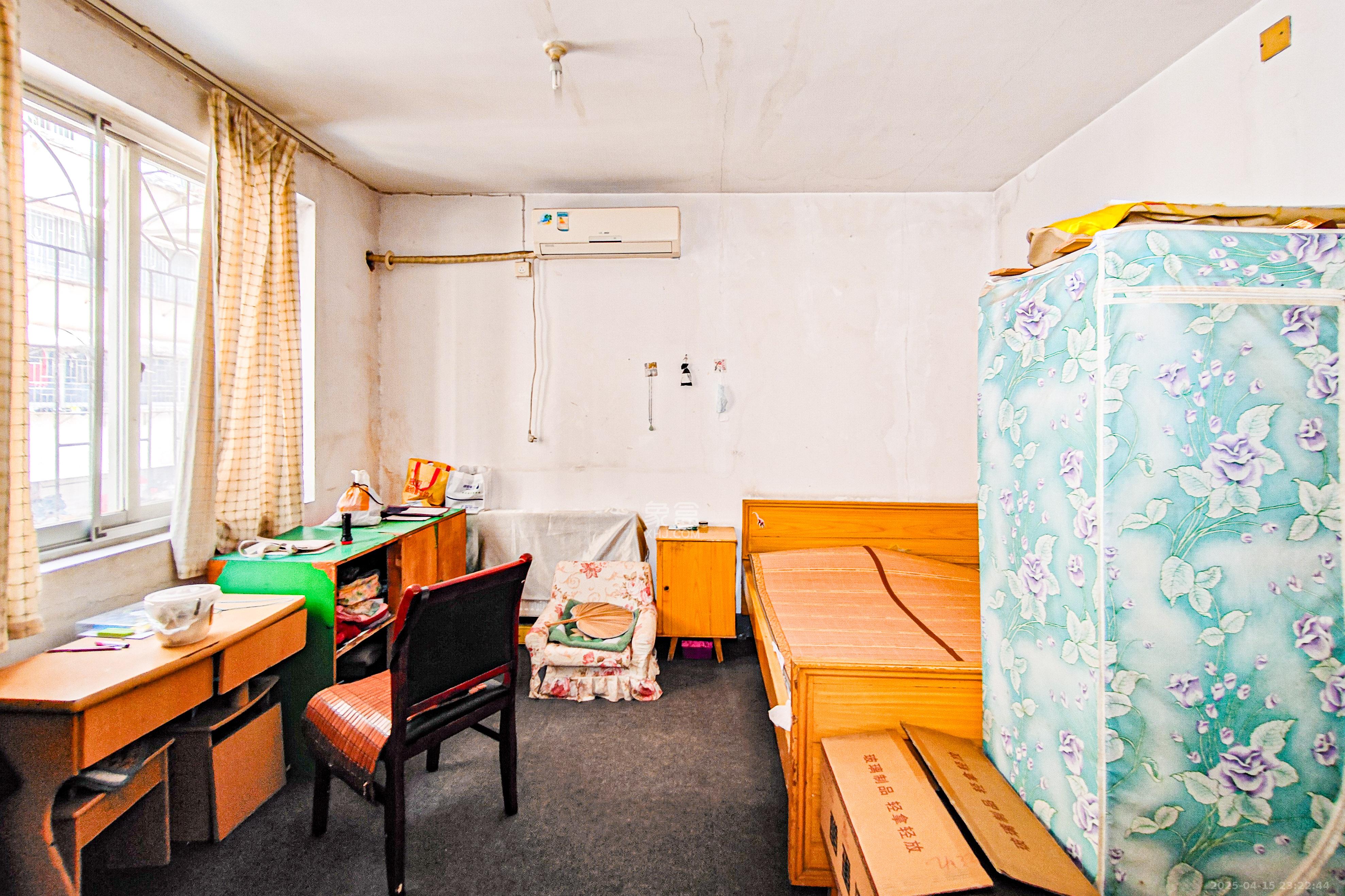 金泰小区  3室2厅2卫    82.0万 金泰小区  3室2厅2卫    82.0万卧室