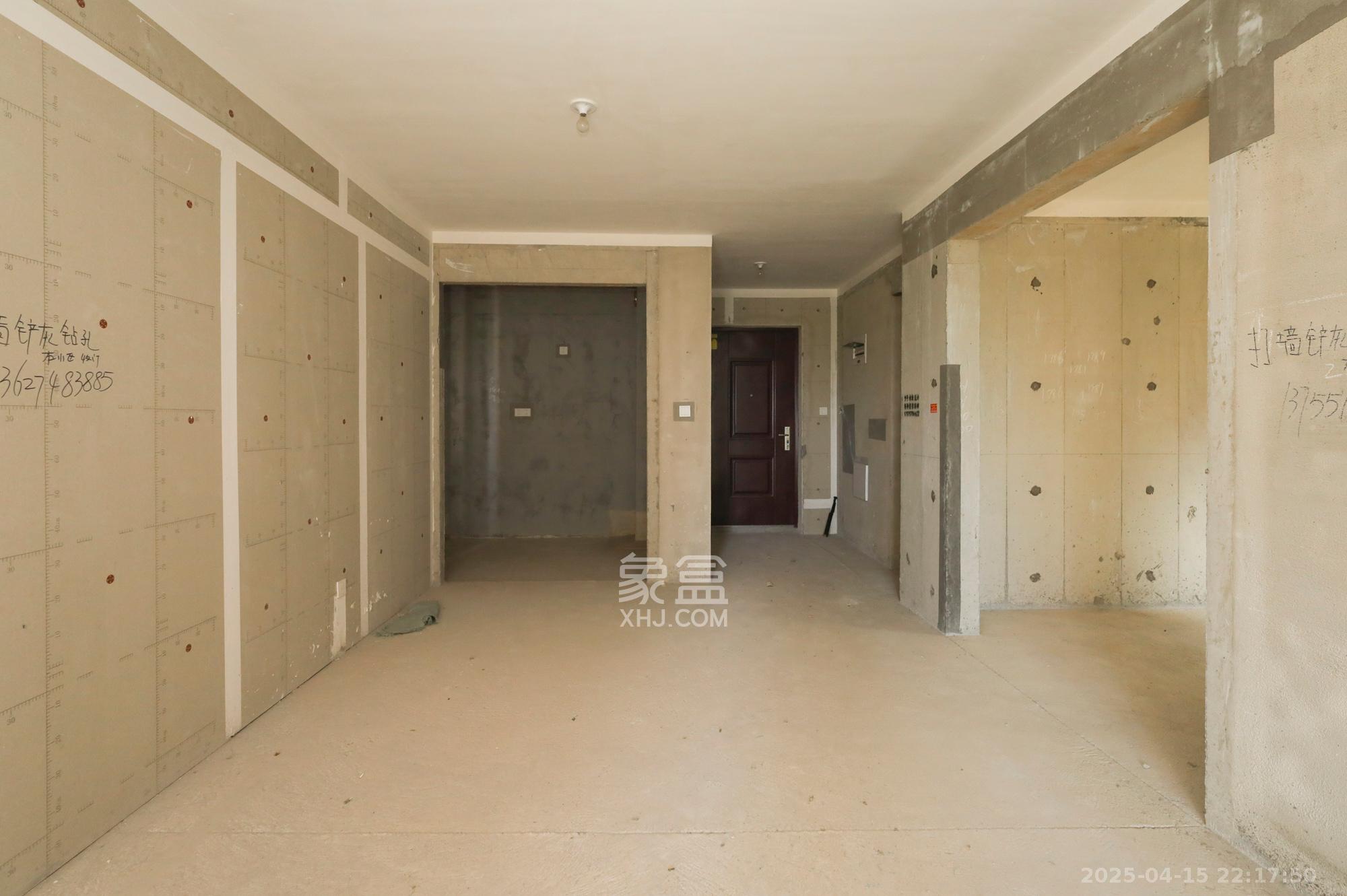 恒基旭辉湖山赋  3室2厅1卫    57.8万客厅