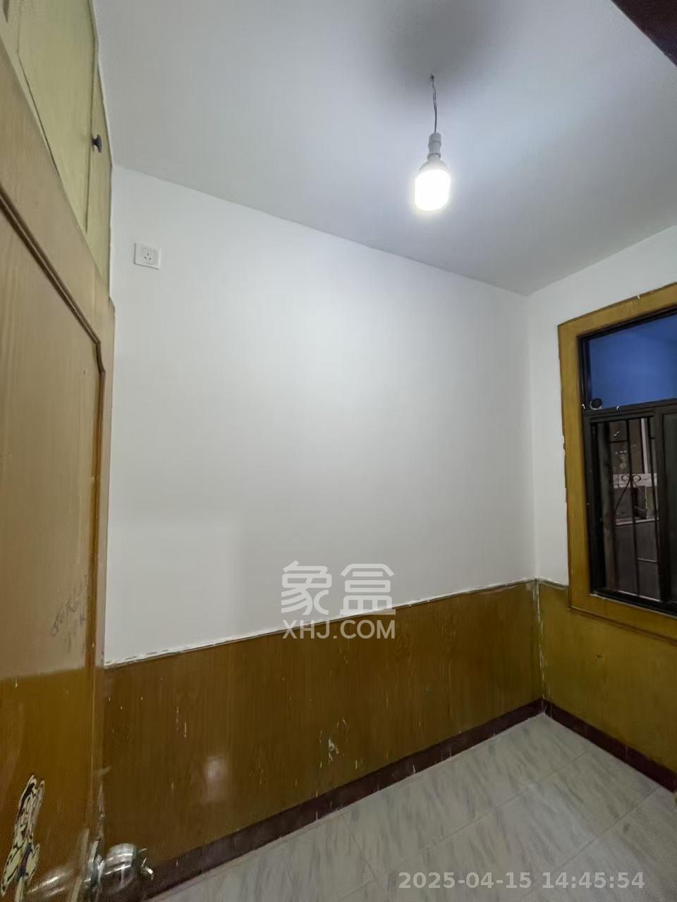 省进出口公司宿舍 4室2厅2卫 1300.0元/月 省进出口公司宿舍 4室2厅2卫 1300.0元/月室内图