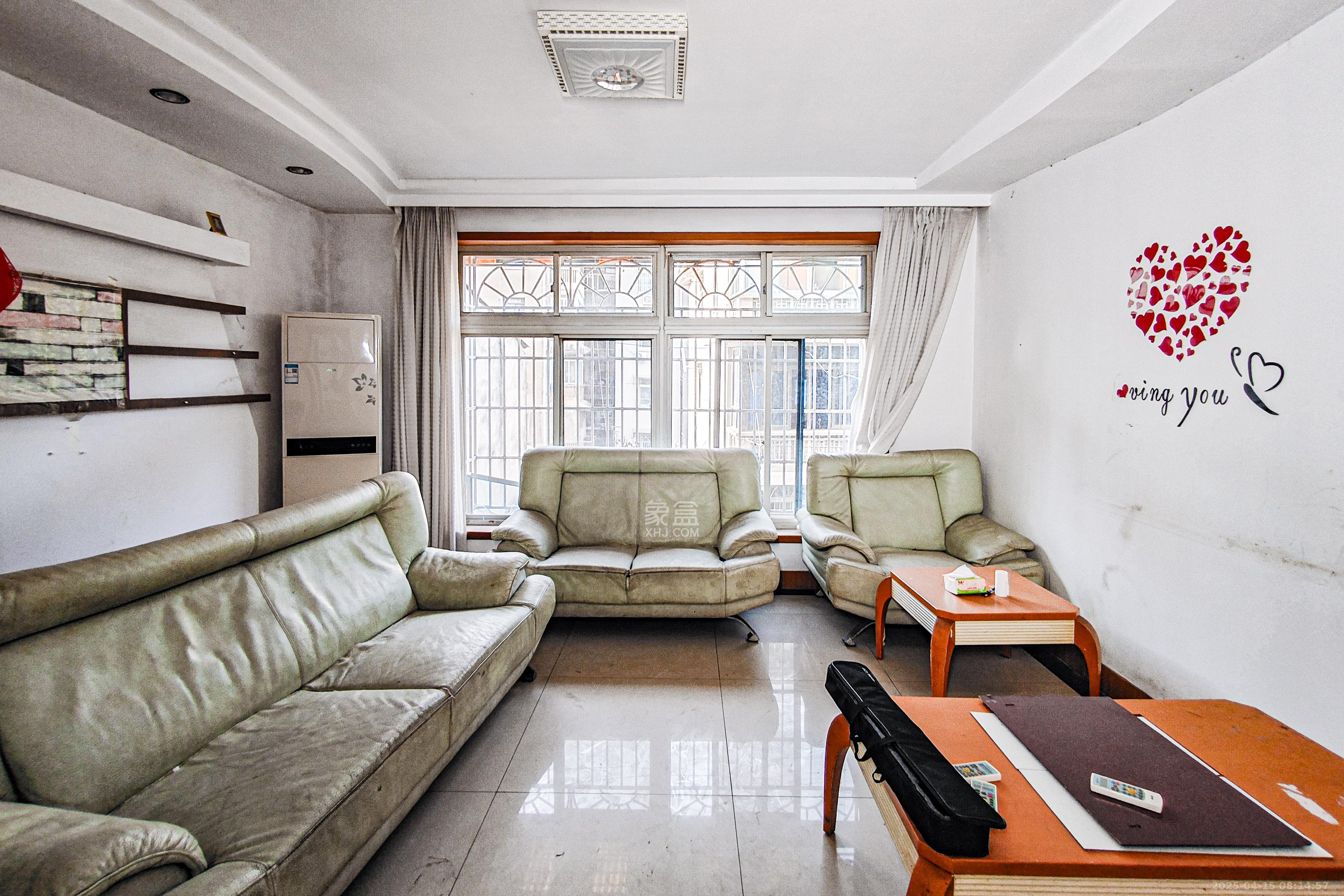 人民东路、人民中路散盘  3室2厅1卫    65.0万 人民东路、人民中路散盘  3室2厅1卫    65.0万客厅