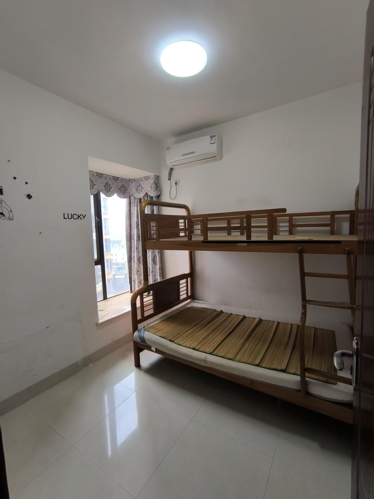 滨江帝景一期  3室2厅2卫   165.00万室内图