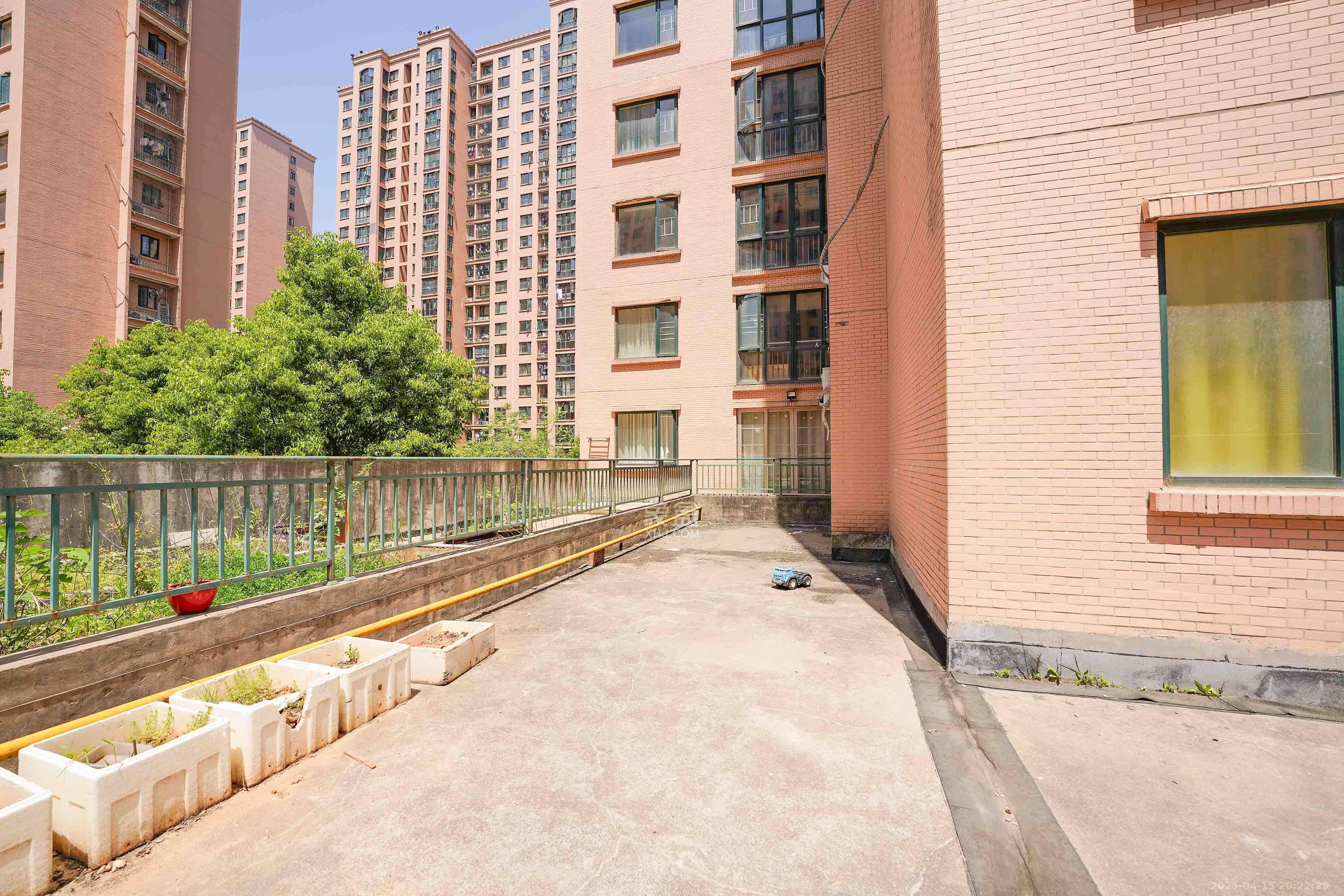 丽发新城  2室2厅1卫   60.00万阳台
