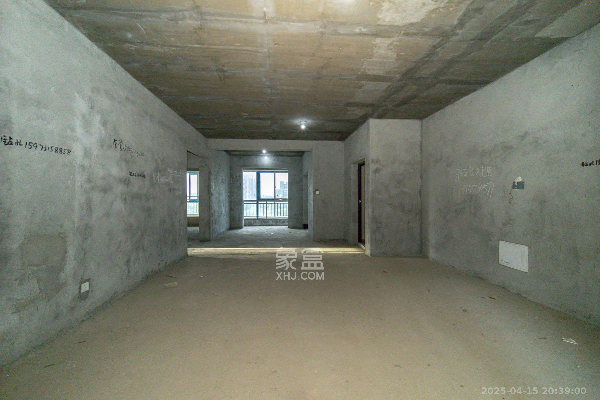 楚天世纪城西苑 3室2厅2卫 85.0万 楚天世纪城西苑 3室2厅2卫 85.0万客厅