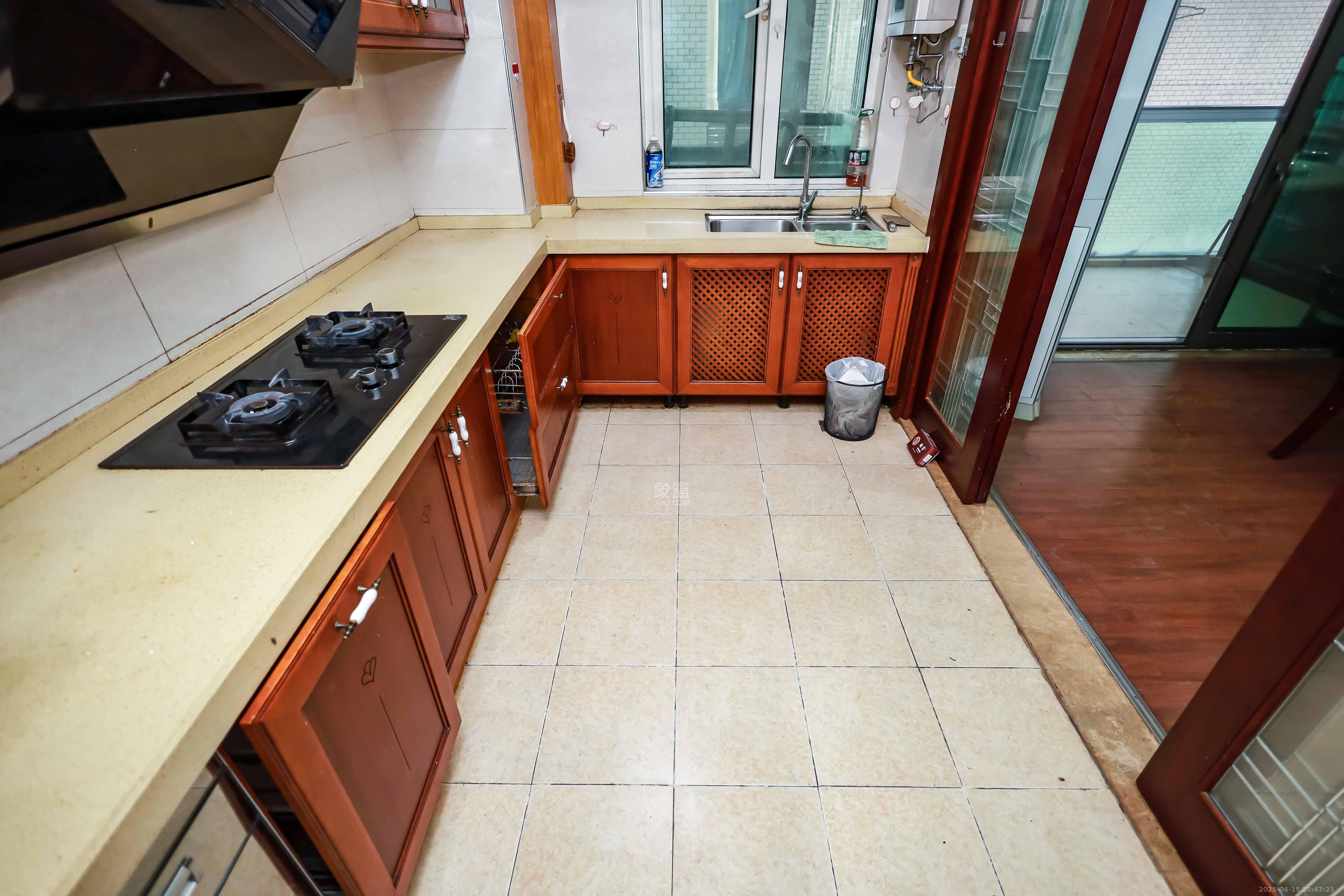 岳麓壹号 4室2厅2卫 182.0万 岳麓壹号 4室2厅2卫 182.0万厨房