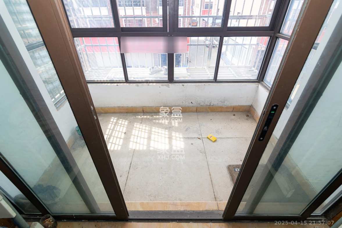 高星物流园  3室2厅3卫    65.0万 高星物流园  3室2厅3卫    65.0万阳台