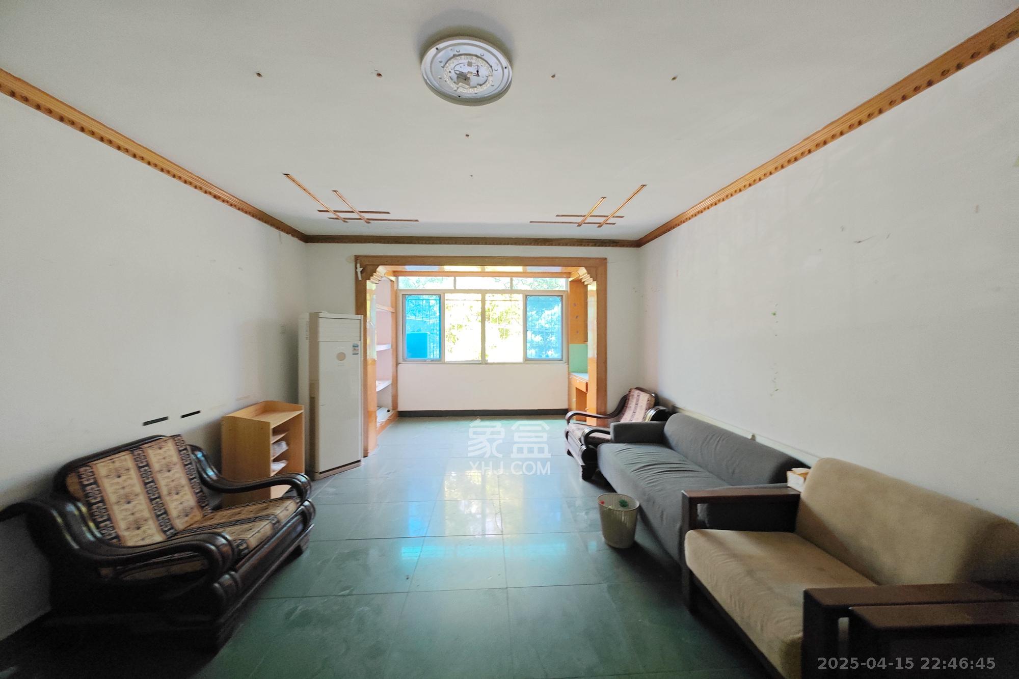 茶园坡社区(原王家冲社区) 2室1厅1卫 38.8万 茶园坡社区(原王家冲社区) 2室1厅1卫 38.8万客厅