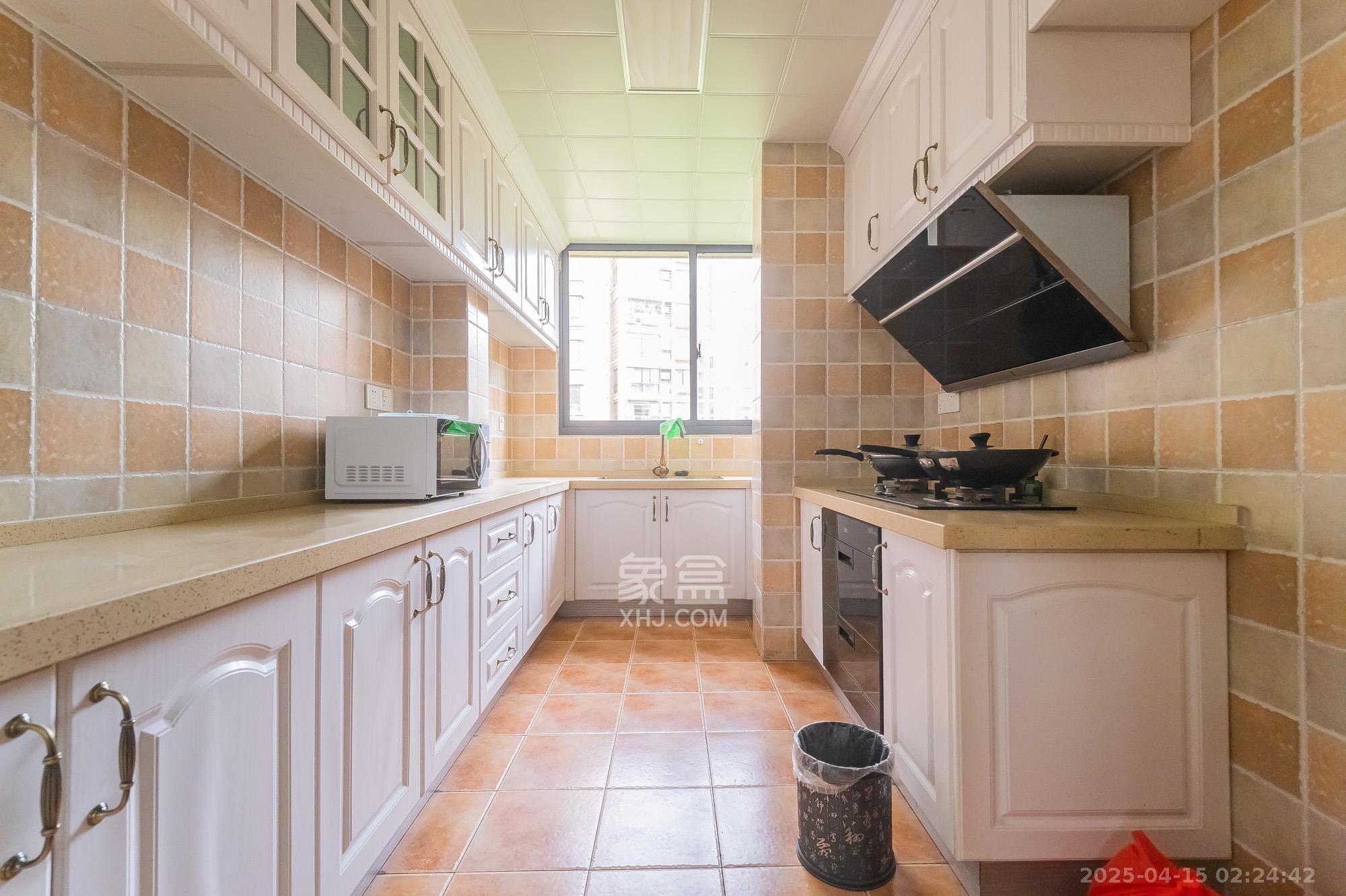 华润凤凰城一期 4室2厅1卫 199.8万 华润凤凰城一期 4室2厅1卫 199.8万厨房