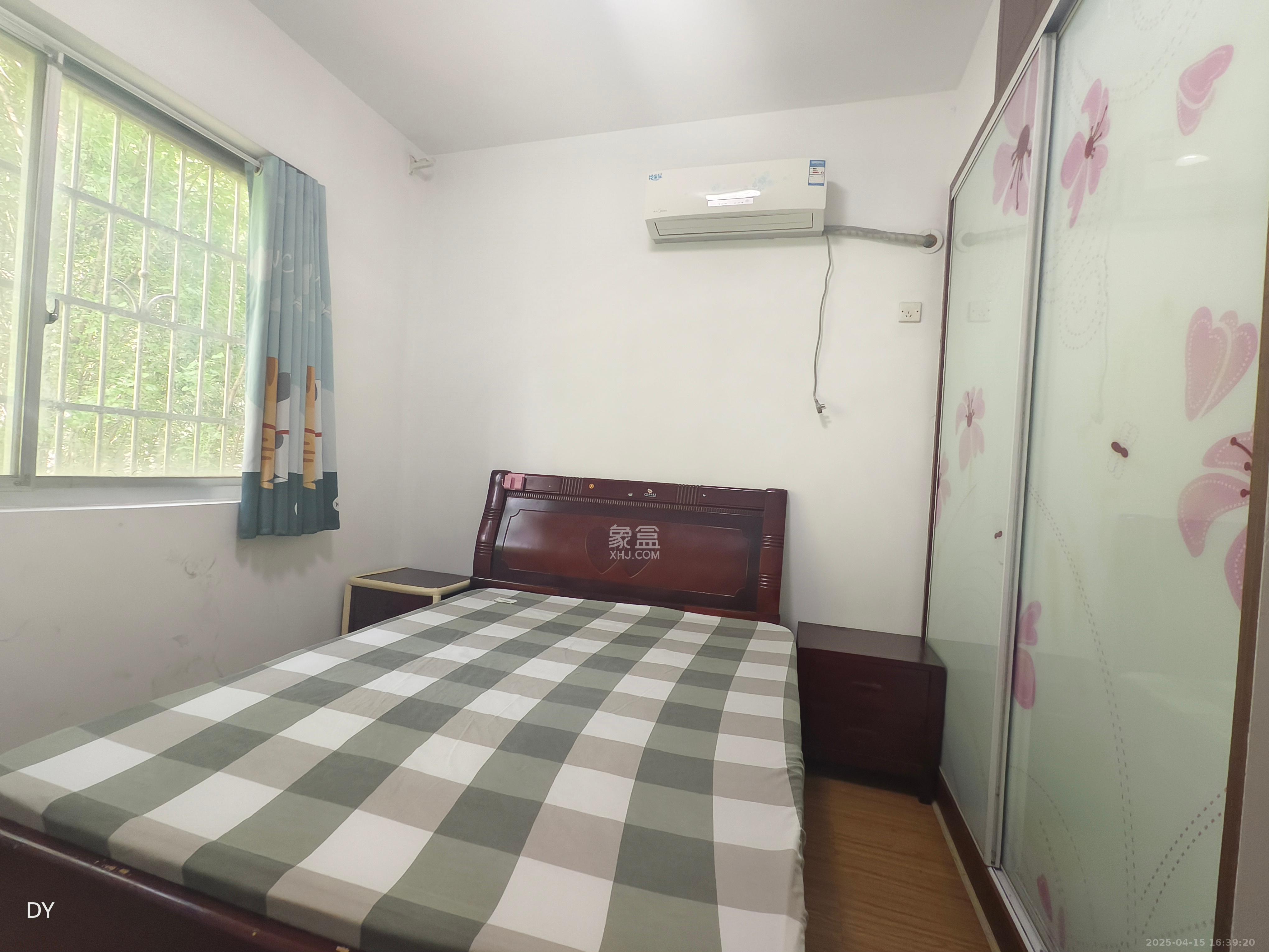 九峰小区（一二三四区）  3室2厅2卫   2390.00元/月室内图