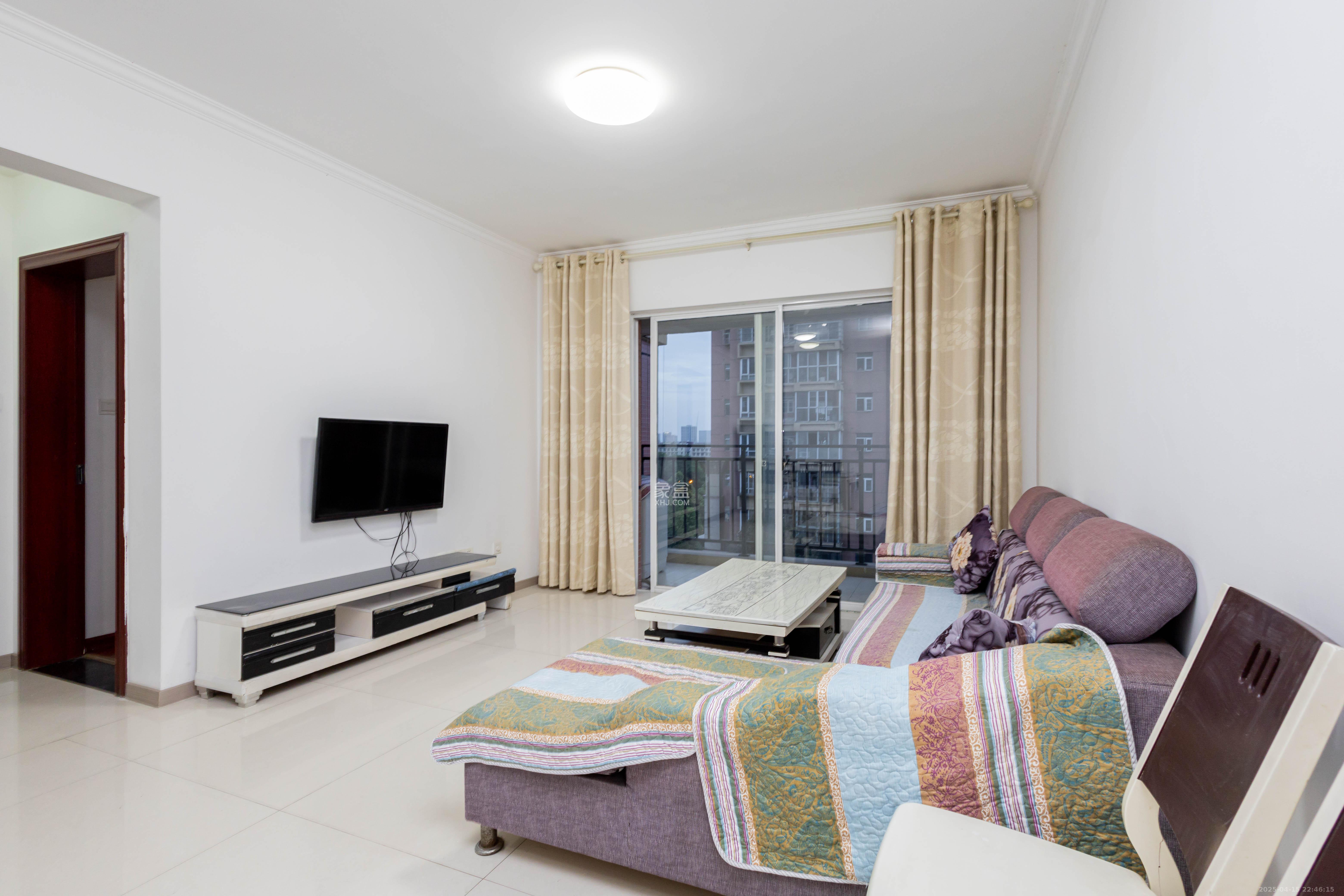 新蕾品阁居 3室2厅1卫 52.8万 新蕾品阁居 3室2厅1卫 52.8万客厅