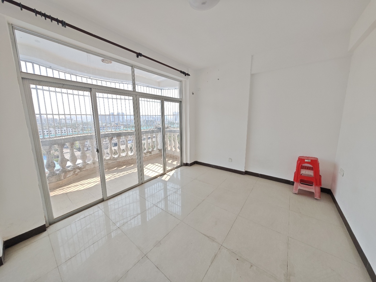 秀苑海景花园  5室2厅3卫    208.0万 秀苑海景花园  5室2厅3卫    208.0万室内图