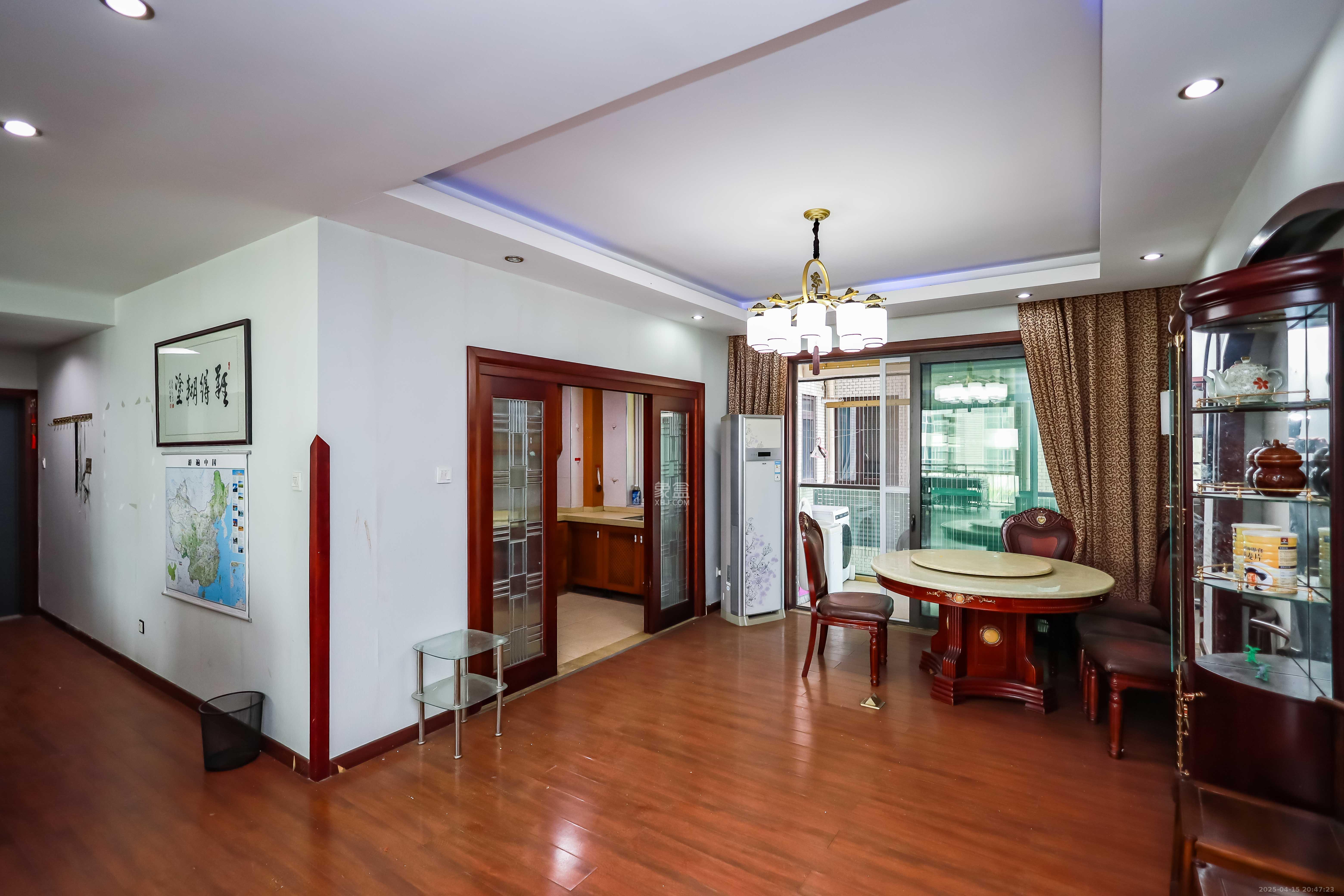 岳麓壹号 4室2厅2卫 182.0万 岳麓壹号 4室2厅2卫 182.0万客厅