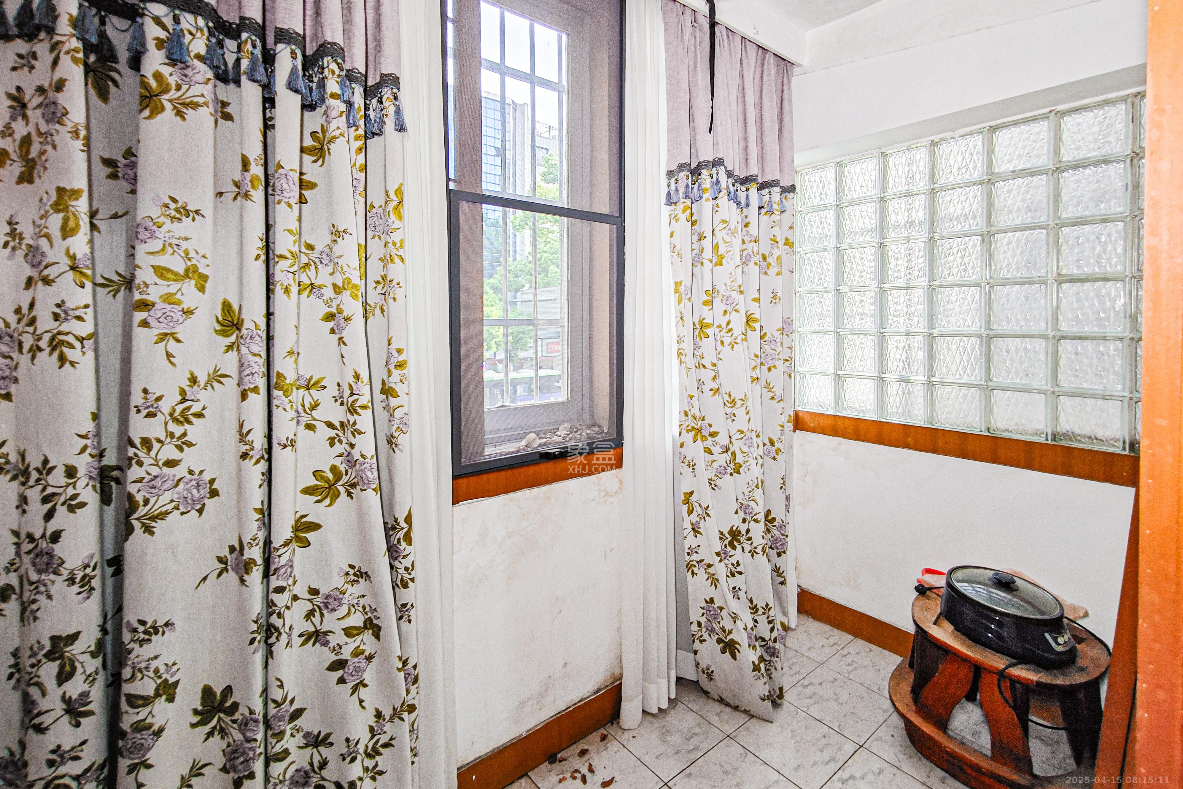 人民东路、人民中路散盘  3室2厅1卫    65.0万 人民东路、人民中路散盘  3室2厅1卫    65.0万阳台