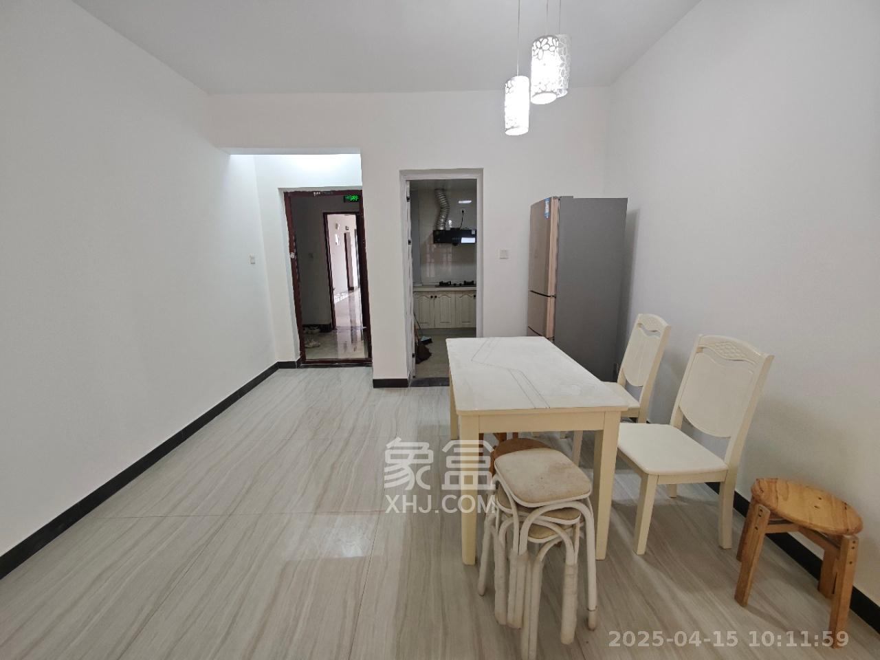 荣盛花语书苑  3室2厅1卫   2650.00元/月室内图