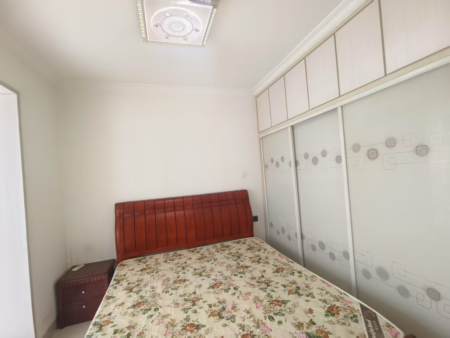 鹏利广场 1室1厅1卫 1300.0元/月 鹏利广场 1室1厅1卫 1300.0元/月室内图