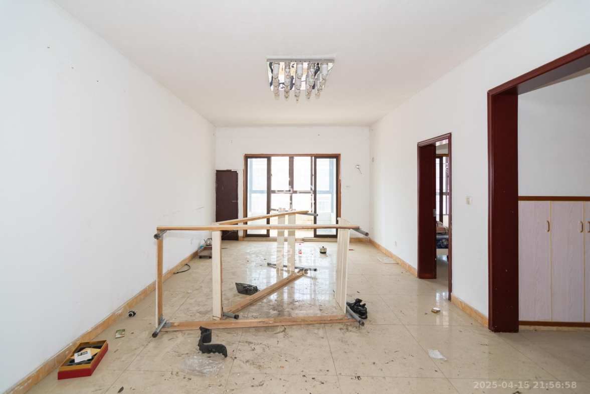 高星物流园  3室2厅3卫    65.0万 高星物流园  3室2厅3卫    65.0万客厅