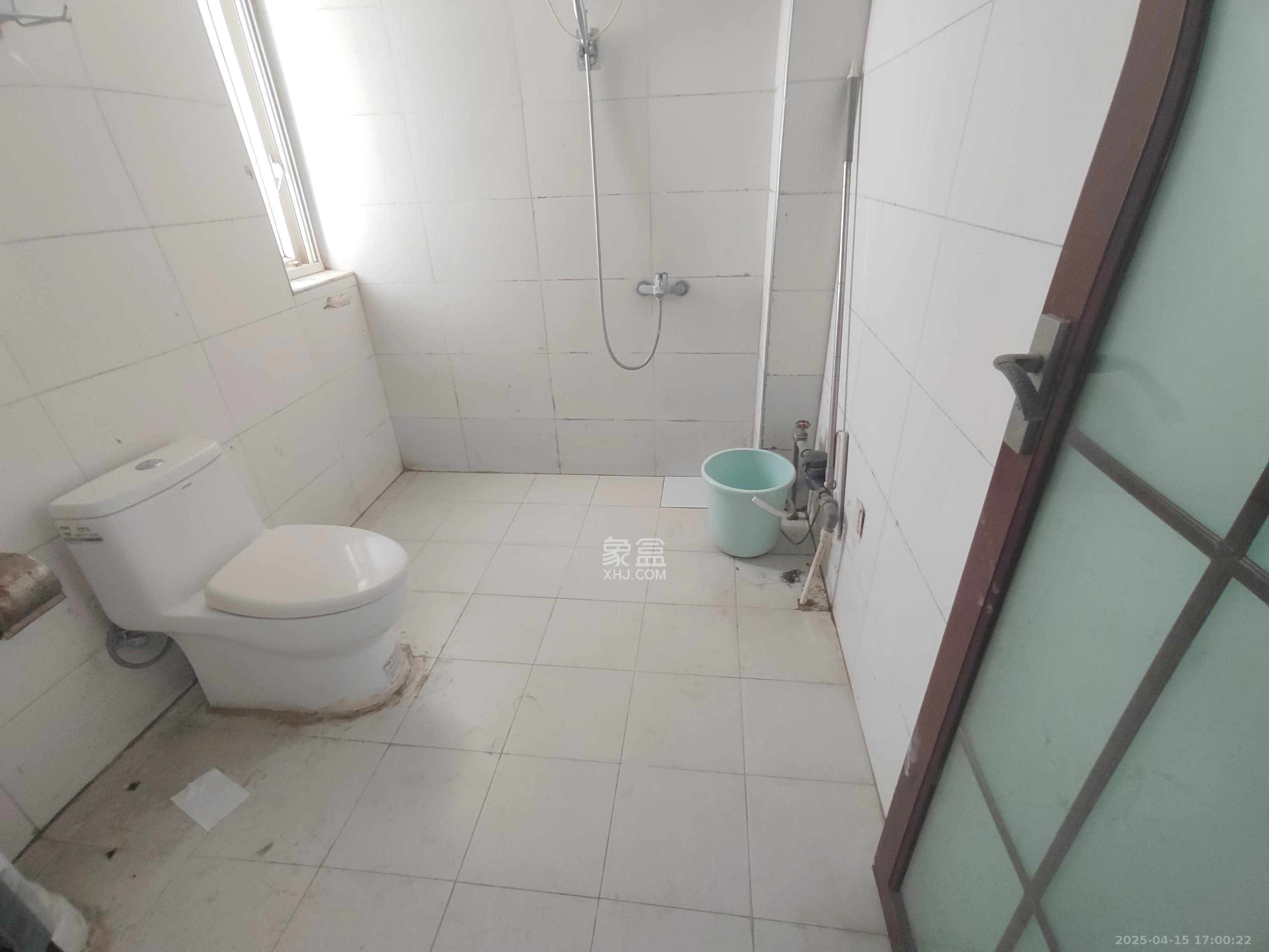 八方小区D区 4室2厅2卫 2300.0元/月 八方小区D区 4室2厅2卫 2300.0元/月室内图