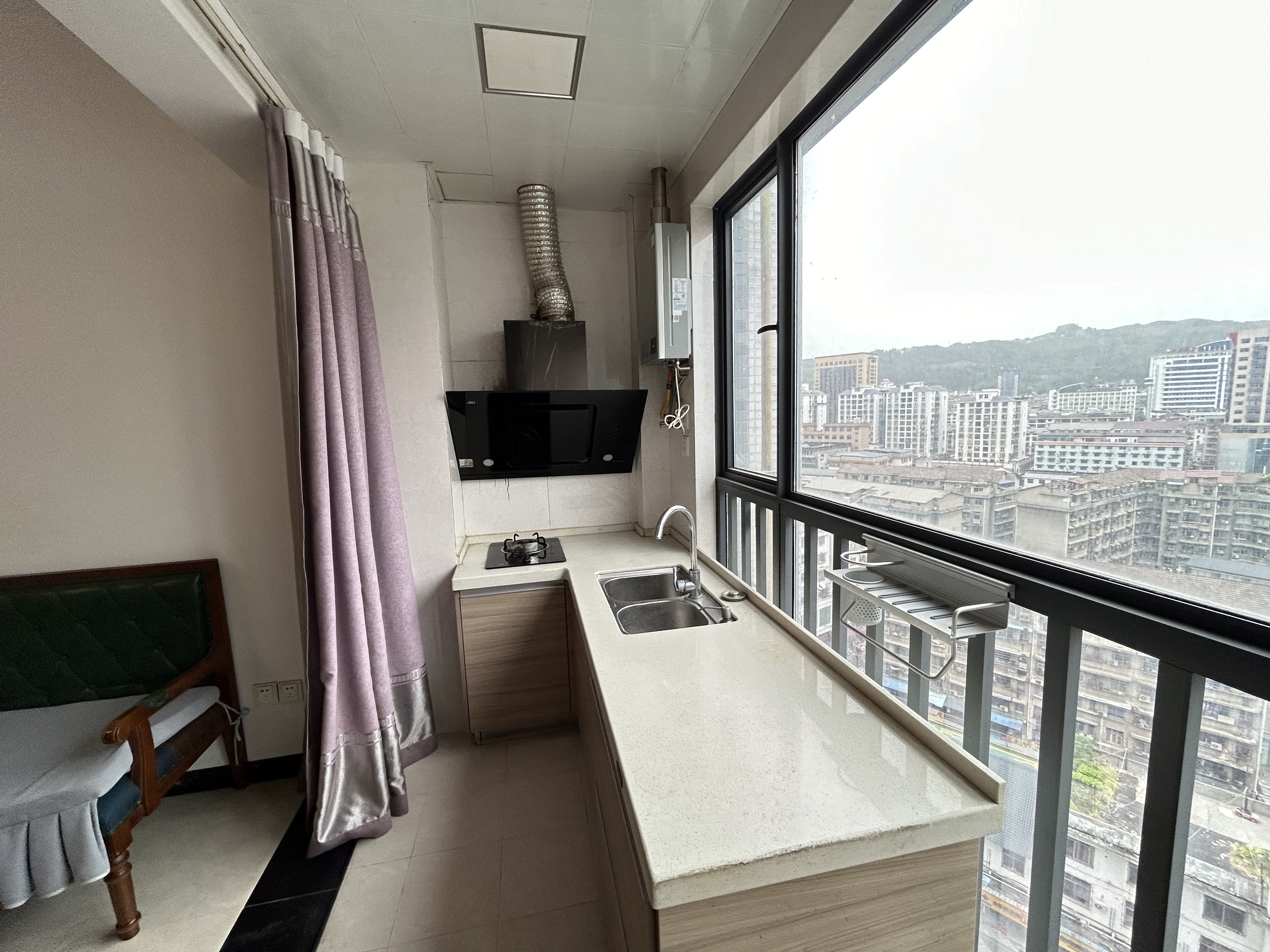 逸臣中央 1室0厅0卫 1300.0元/月 逸臣中央 1室0厅0卫 1300.0元/月室内图