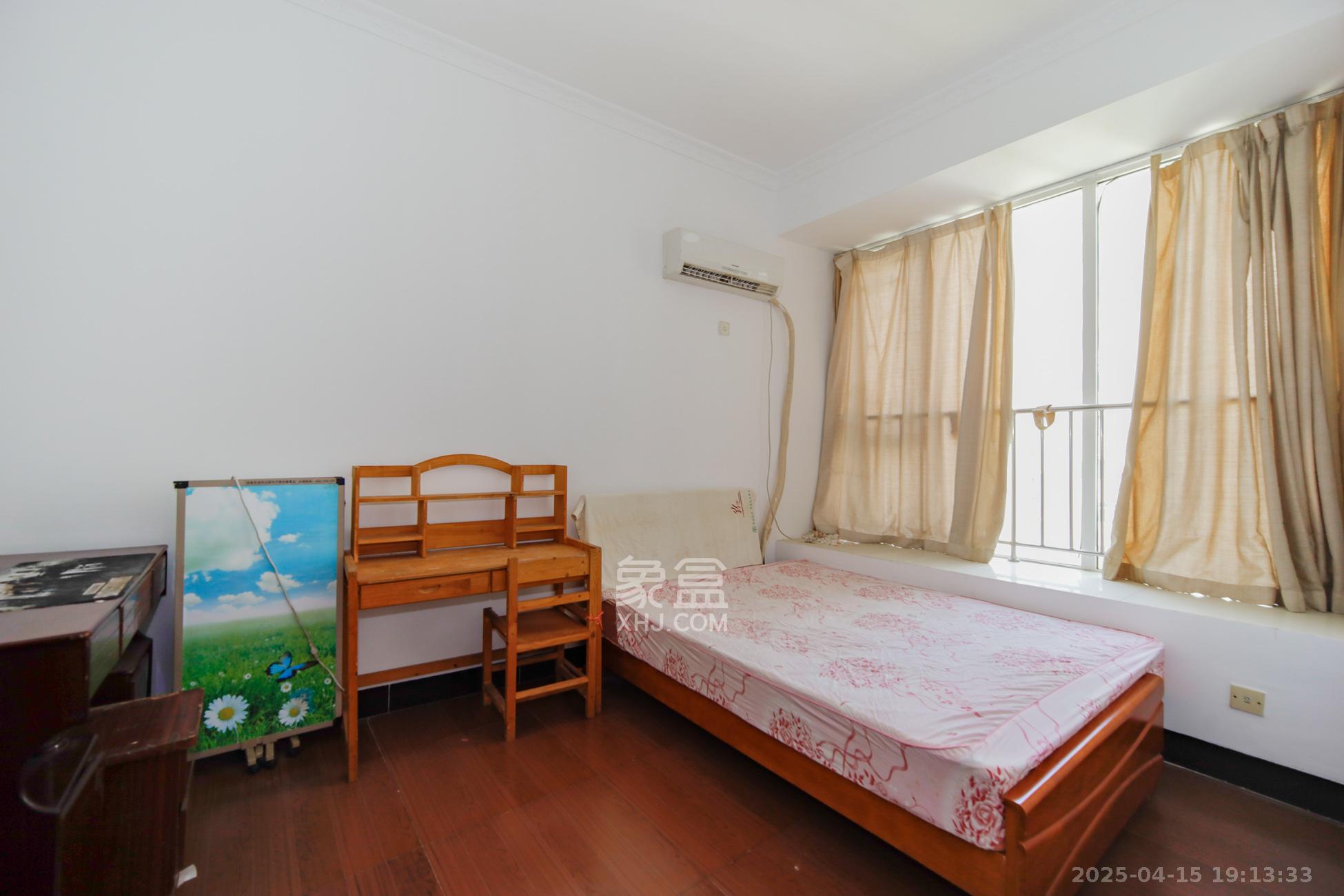 中建桂苑  3室2厅1卫   82.00万卧室