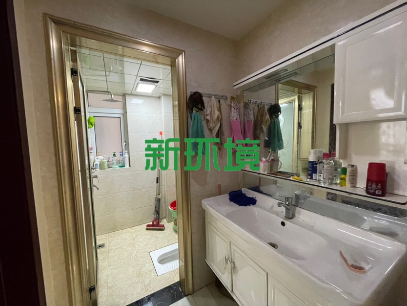 玉恒龙岸小区  1室0厅0卫   73.80万客厅
