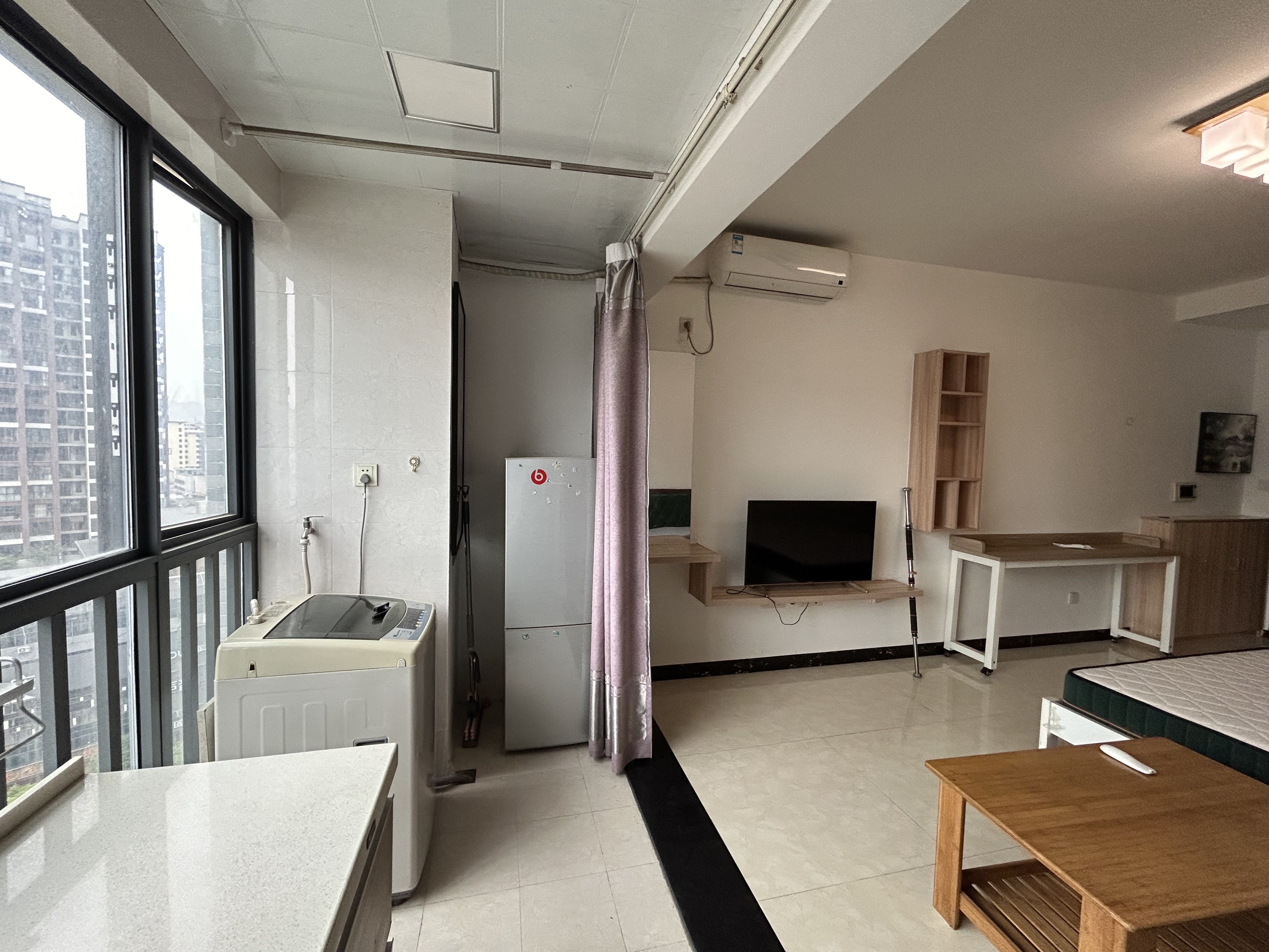 逸臣中央 1室0厅0卫 1300.0元/月 逸臣中央 1室0厅0卫 1300.0元/月室内图