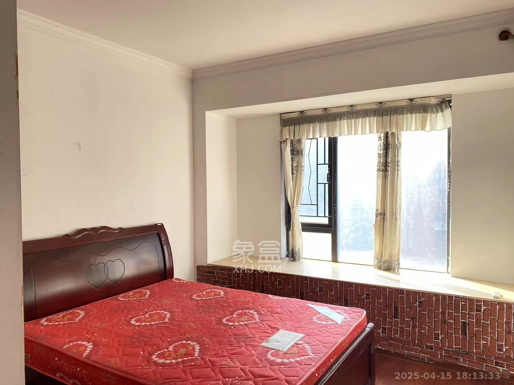 华润凤凰城二期  3室2厅1卫    1500.0元/月 华润凤凰城二期  3室2厅1卫    1500.0元/月室内图