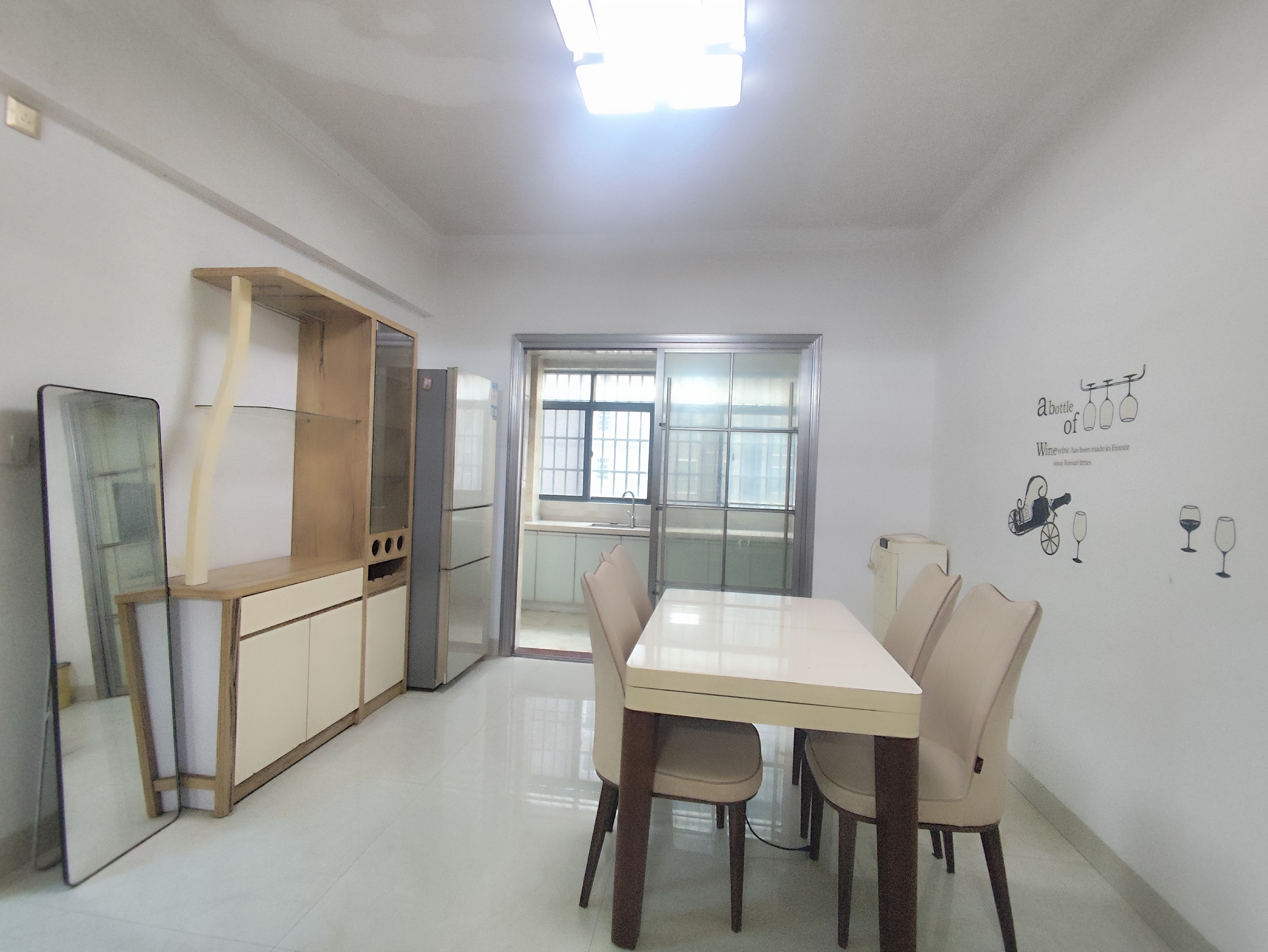 依山美郡  3室2厅2卫   1600.00元/月室内图