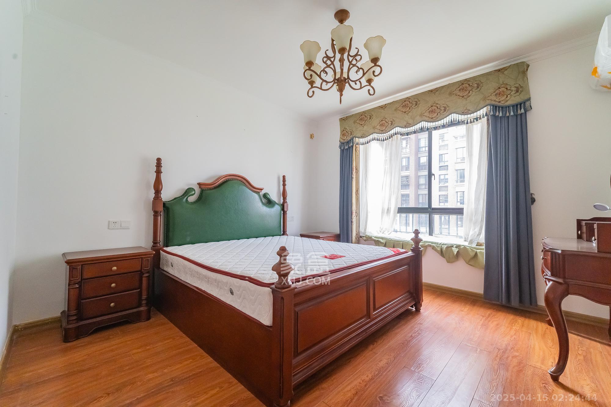 华润凤凰城一期 4室2厅1卫 199.8万 华润凤凰城一期 4室2厅1卫 199.8万卧室