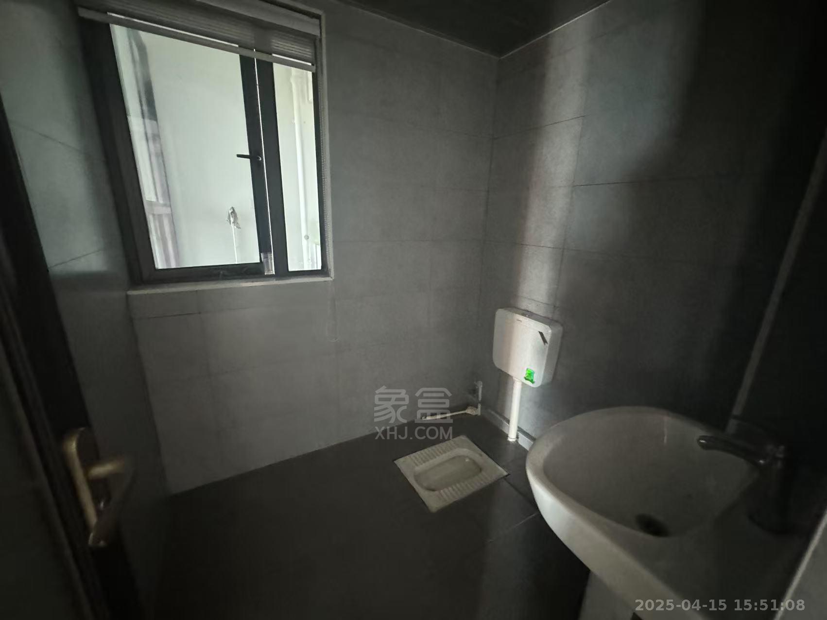 庐山春天 4室2厅2卫 3500.0元/月 庐山春天 4室2厅2卫 3500.0元/月室内图