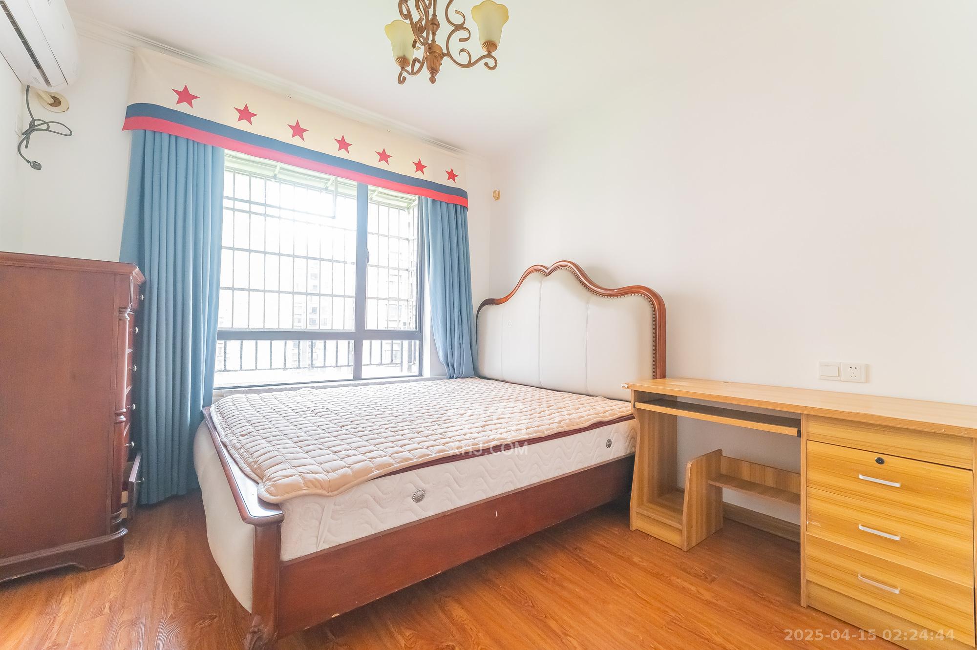 华润凤凰城一期 4室2厅1卫 199.8万 华润凤凰城一期 4室2厅1卫 199.8万卧室