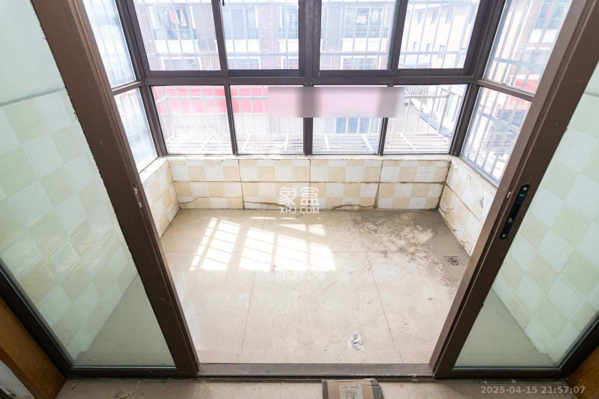 高星物流园  3室2厅3卫    65.0万 高星物流园  3室2厅3卫    65.0万阳台