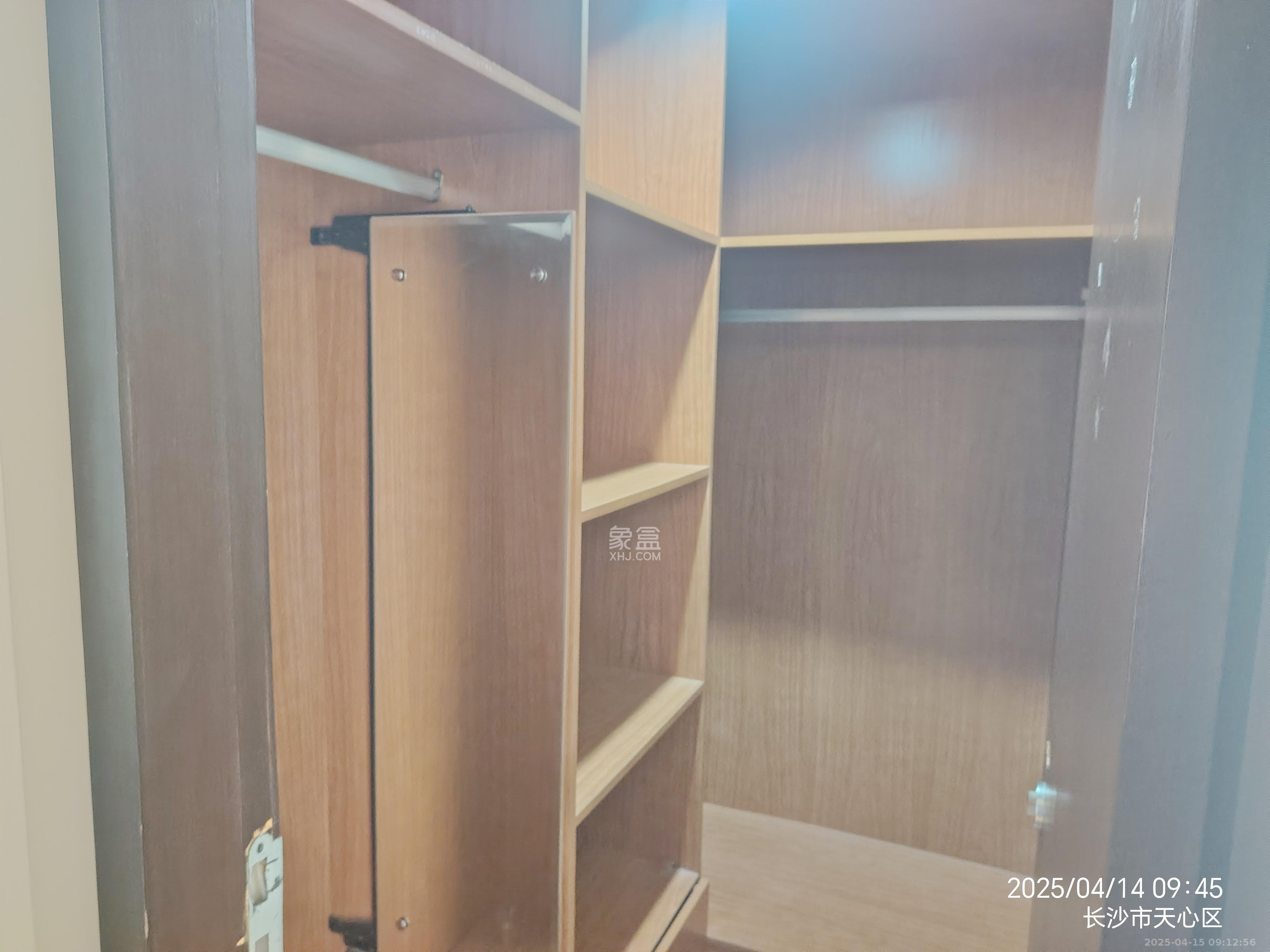 标志商务中心  1室1厅1卫   1700.00元/月室内图