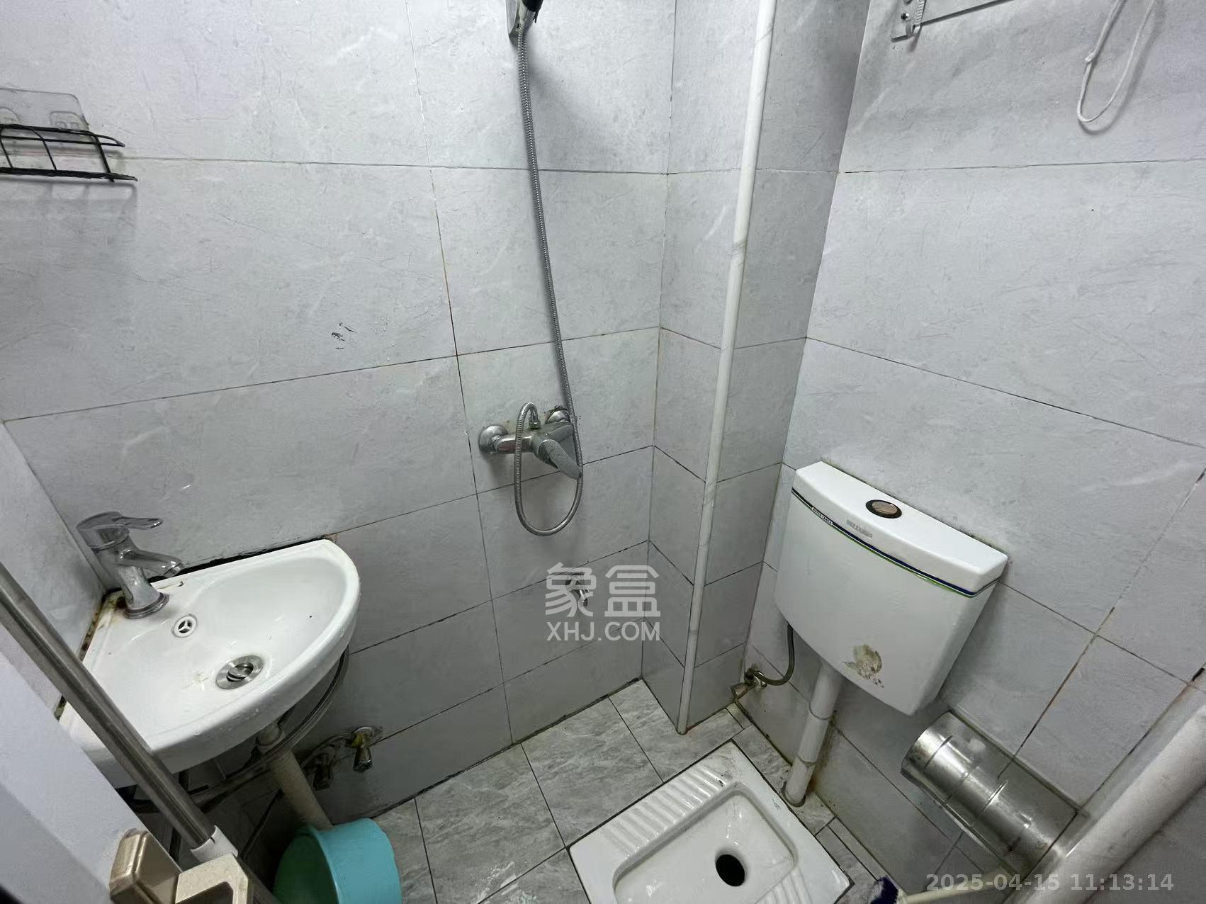 富雅坪社区（红墙巷）  3室1厅1卫   2400.00元/月室内图
