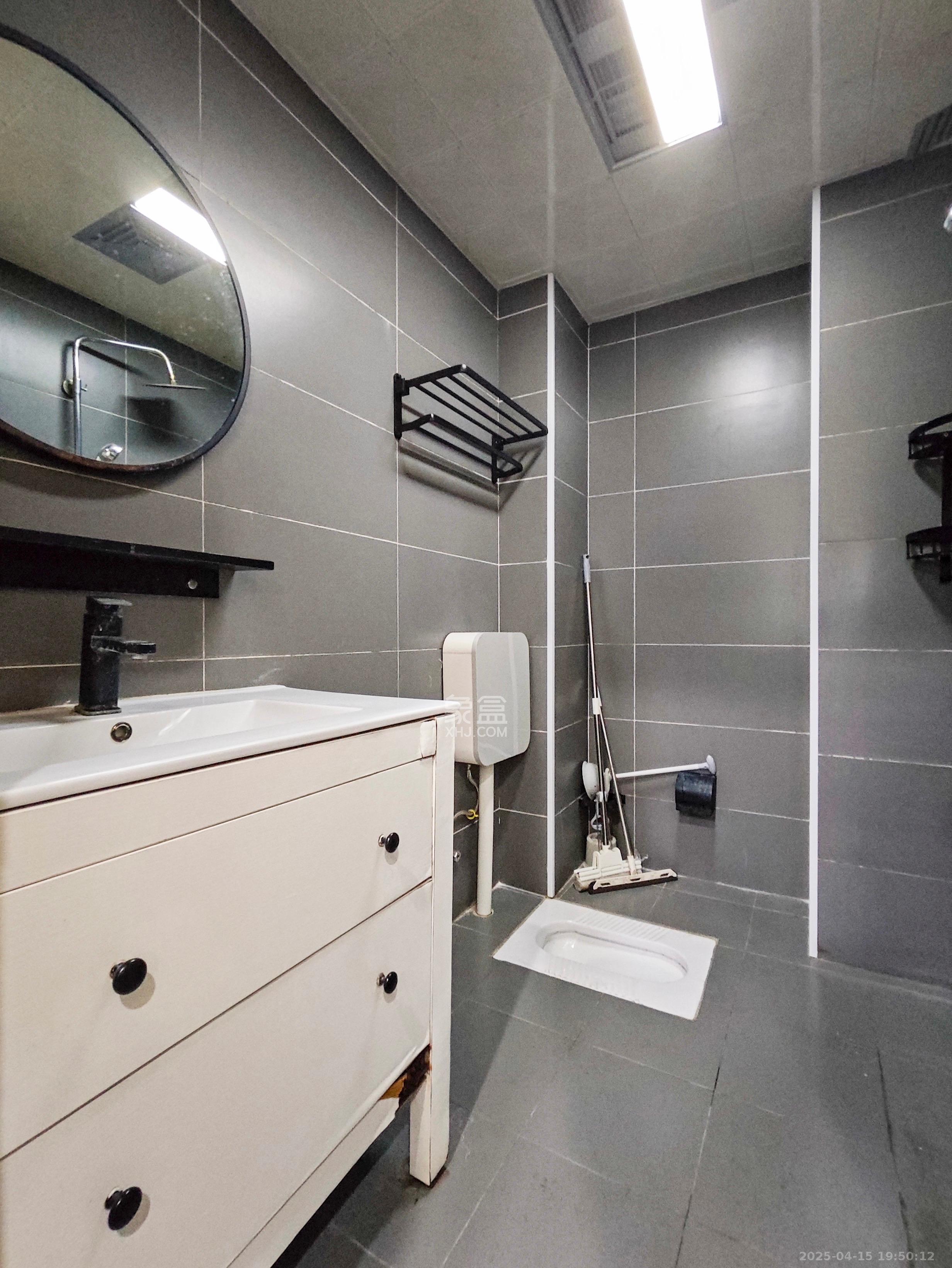 地质家园一、二期(地泰人民公馆) 1室1厅1卫 2500.0元/月 地质家园一、二期(地泰人民公馆) 1室1厅1卫 2500.0元/月室内图