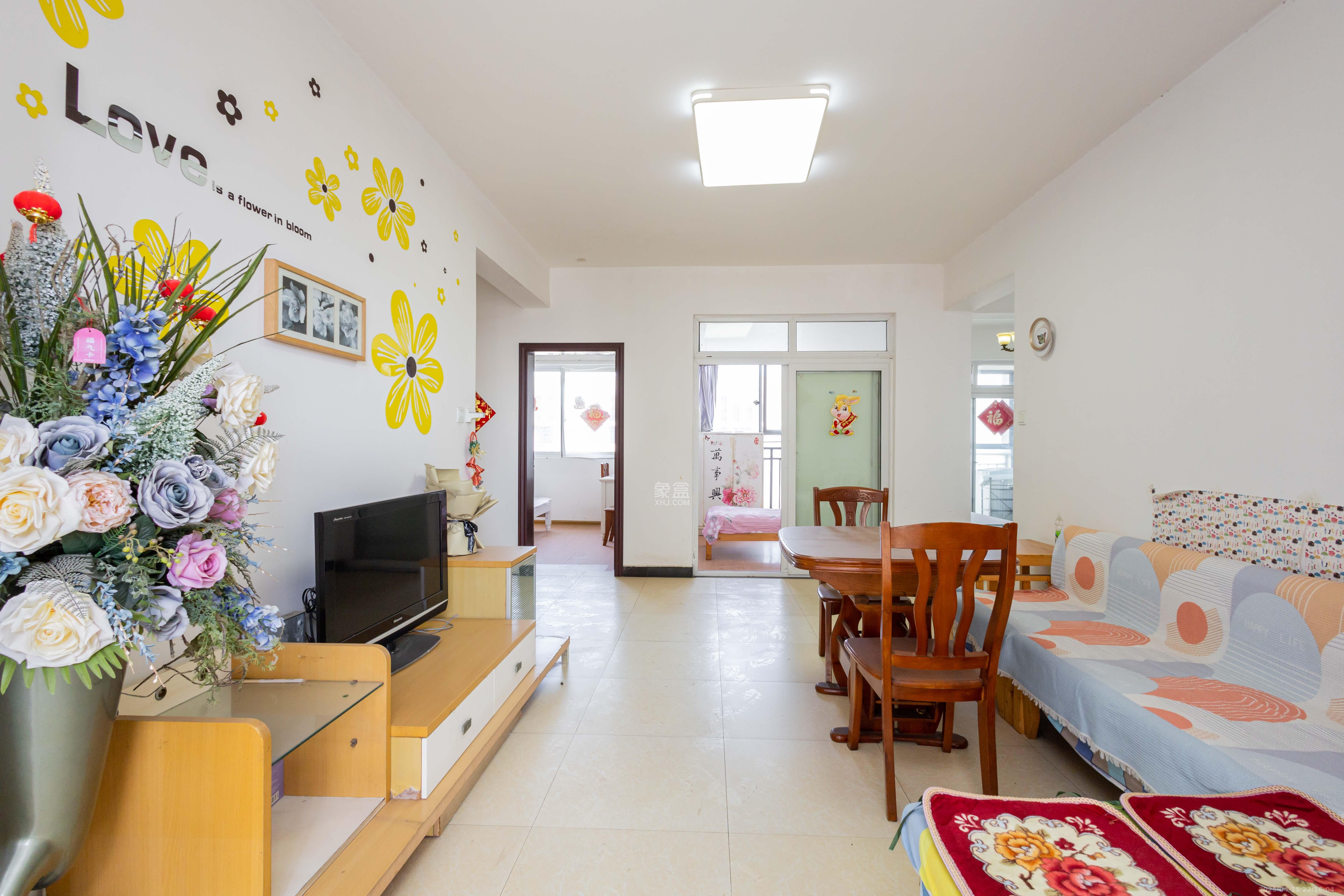 光明城市(星辰青年城) 3室2厅1卫 65.0万 光明城市(星辰青年城) 3室2厅1卫 65.0万客厅