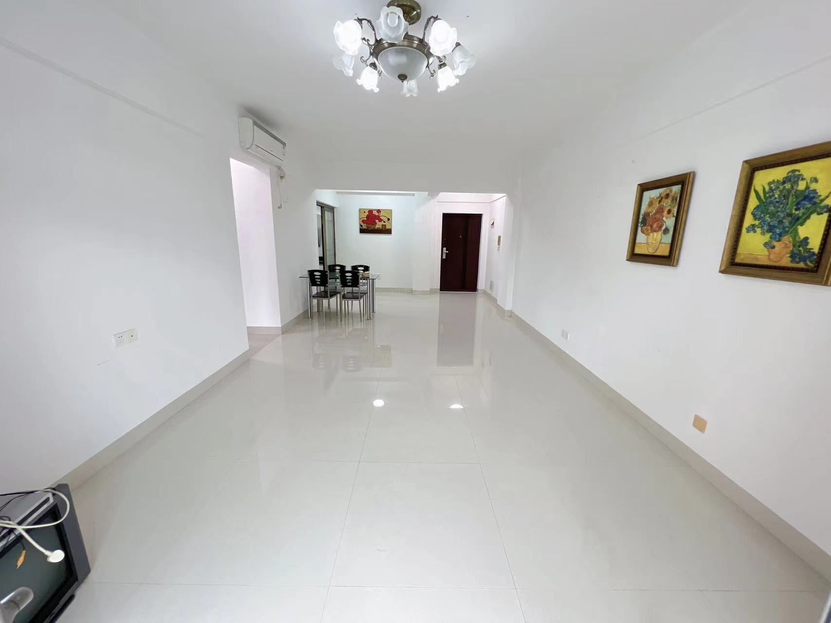 新世界花园二期 2室2厅1卫 109.0万 新世界花园二期 2室2厅1卫 109.0万客厅