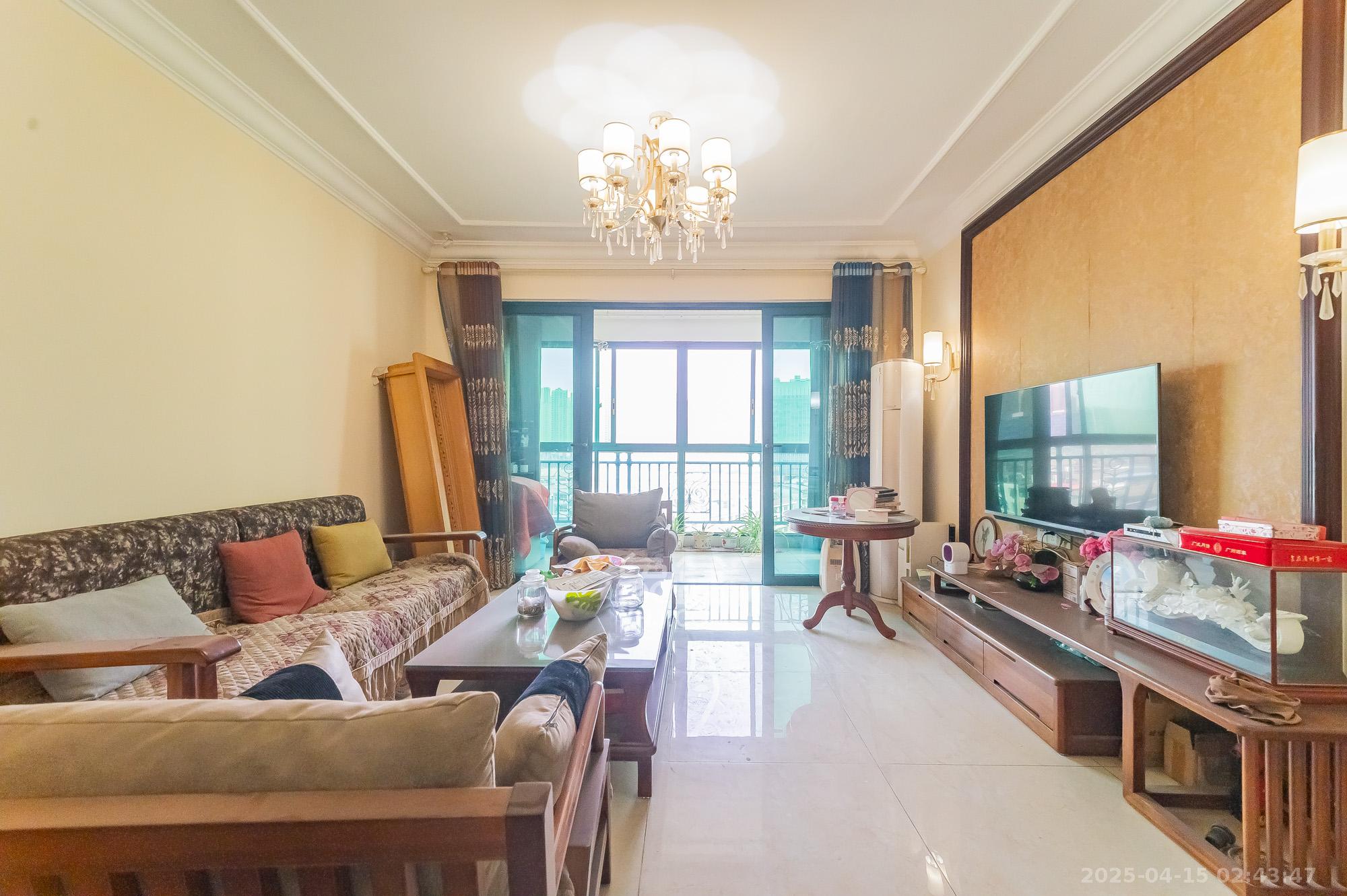 恒大翡翠华庭  3室2厅2卫    98.0万 恒大翡翠华庭  3室2厅2卫    98.0万